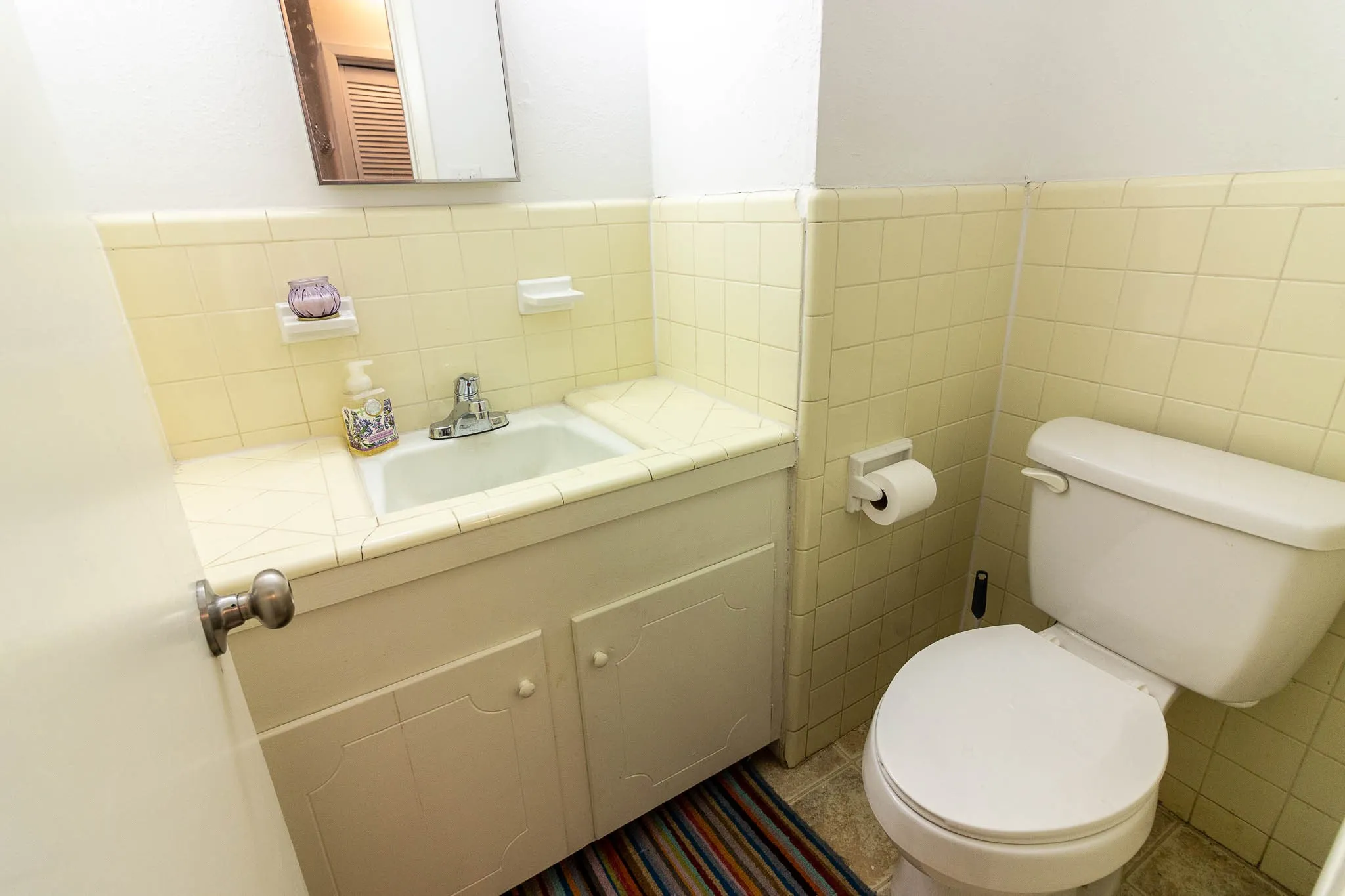 Single Family Residence For Sale in Kaufman County , 907 N Elm Street, Kemp, Texas 75143, 3 Bedroom, 3 Bathroom, 2 Garage spaces, 2,302 Sqft, built in 1961, mls#21404047, Real Estate Agent in Kemp, Homes For Sale in Kaufman county, Homes For Sale in Kemp, Realtor in Kemp Texas, Real Estate Brokerage Independent Realty Texas, Luminita Cordes Realtor