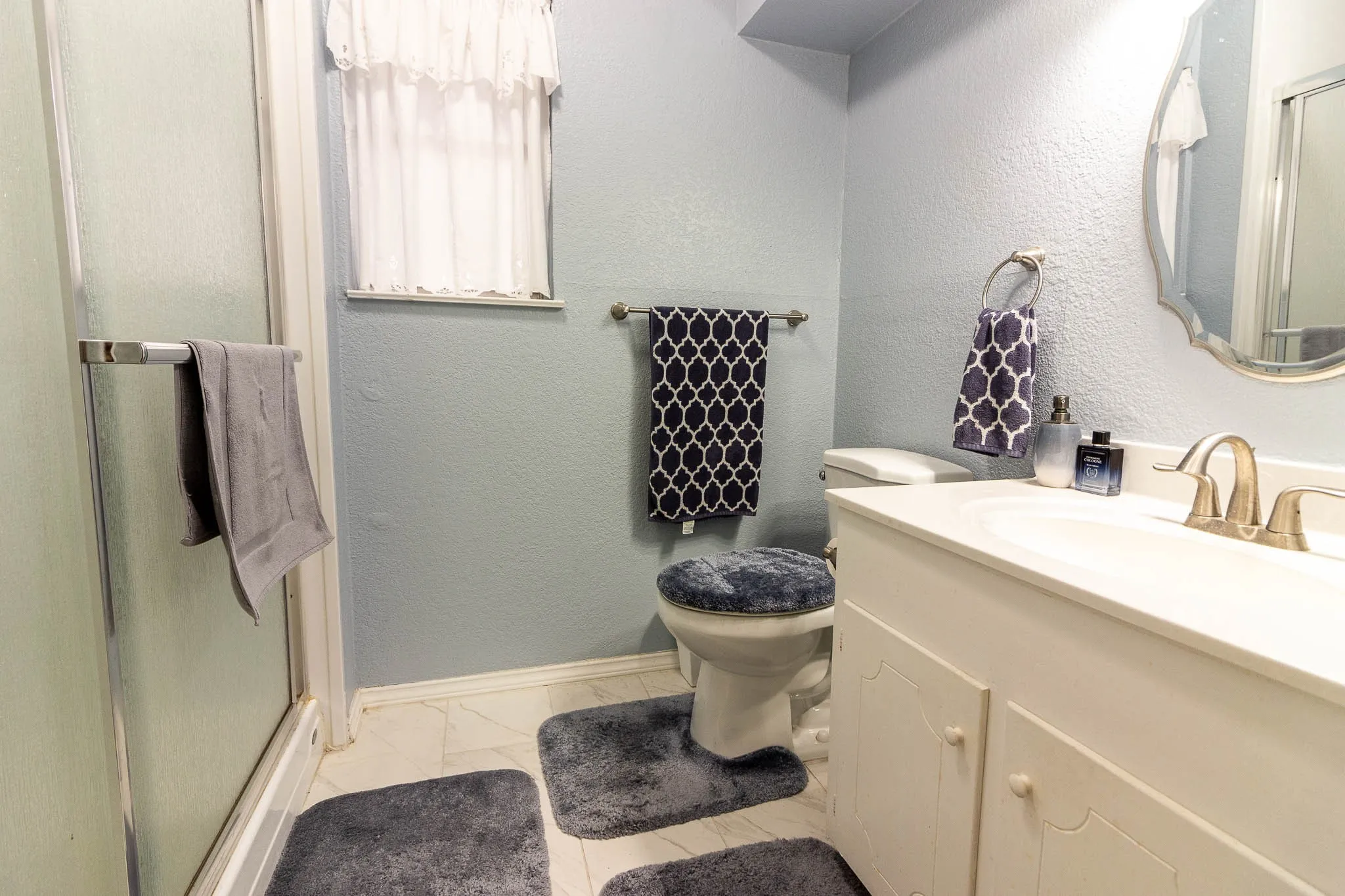 Single Family Residence For Sale in Kaufman County , 907 N Elm Street, Kemp, Texas 75143, 3 Bedroom, 3 Bathroom, 2 Garage spaces, 2,302 Sqft, built in 1961, mls#21404047, Real Estate Agent in Kemp, Homes For Sale in Kaufman county, Homes For Sale in Kemp, Realtor in Kemp Texas, Real Estate Brokerage Independent Realty Texas, Luminita Cordes Realtor