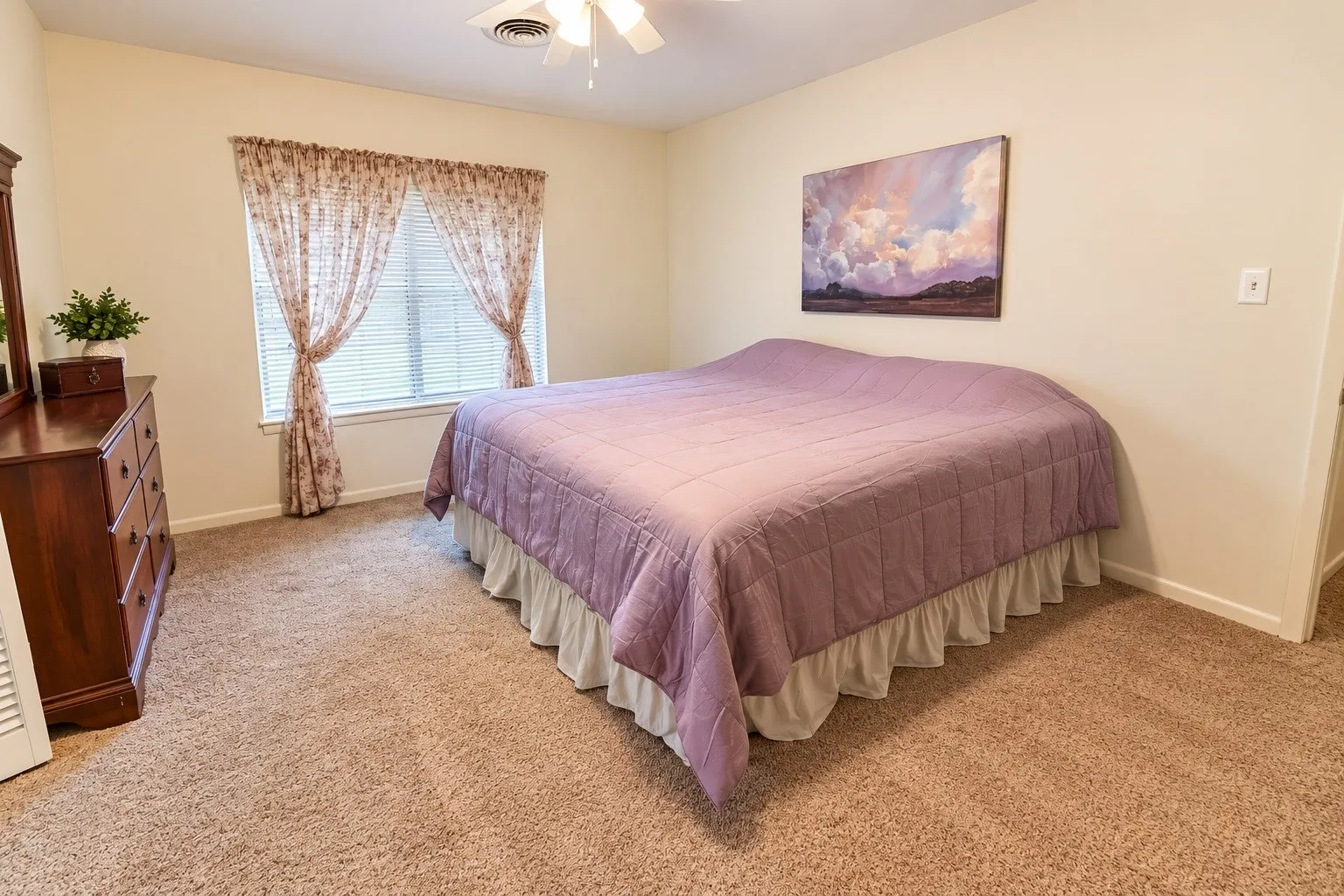 Single Family Residence For Sale in Kaufman County , 907 N Elm Street, Kemp, Texas 75143, 3 Bedroom, 3 Bathroom, 2 Garage spaces, 2,302 Sqft, built in 1961, mls#21404047, Real Estate Agent in Kemp, Homes For Sale in Kaufman county, Homes For Sale in Kemp, Realtor in Kemp Texas, Real Estate Brokerage Independent Realty Texas, Luminita Cordes Realtor
