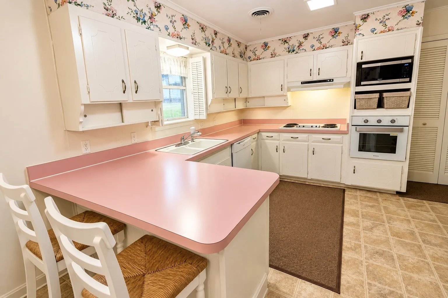 Single Family Residence For Sale in Kaufman County , 907 N Elm Street, Kemp, Texas 75143, 3 Bedroom, 3 Bathroom, 2 Garage spaces, 2,302 Sqft, built in 1961, mls#21404047, Real Estate Agent in Kemp, Homes For Sale in Kaufman county, Homes For Sale in Kemp, Realtor in Kemp Texas, Real Estate Brokerage Independent Realty Texas, Luminita Cordes Realtor