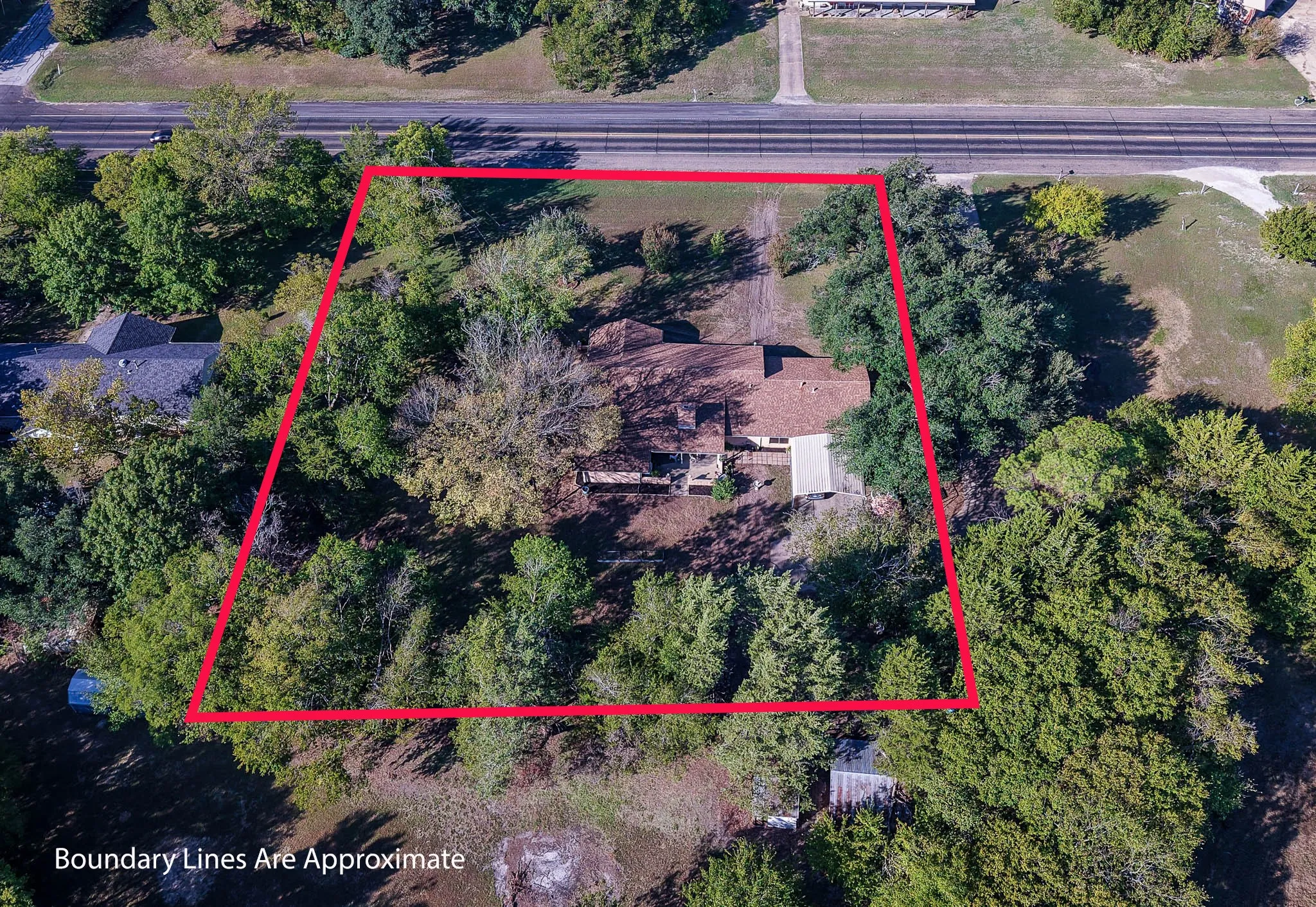 Single Family Residence For Sale in Kaufman County , 907 N Elm Street, Kemp, Texas 75143, 3 Bedroom, 3 Bathroom, 2 Garage spaces, 2,302 Sqft, built in 1961, mls#21404047, Real Estate Agent in Kemp, Homes For Sale in Kaufman county, Homes For Sale in Kemp, Realtor in Kemp Texas, Real Estate Brokerage Independent Realty Texas, Luminita Cordes Realtor