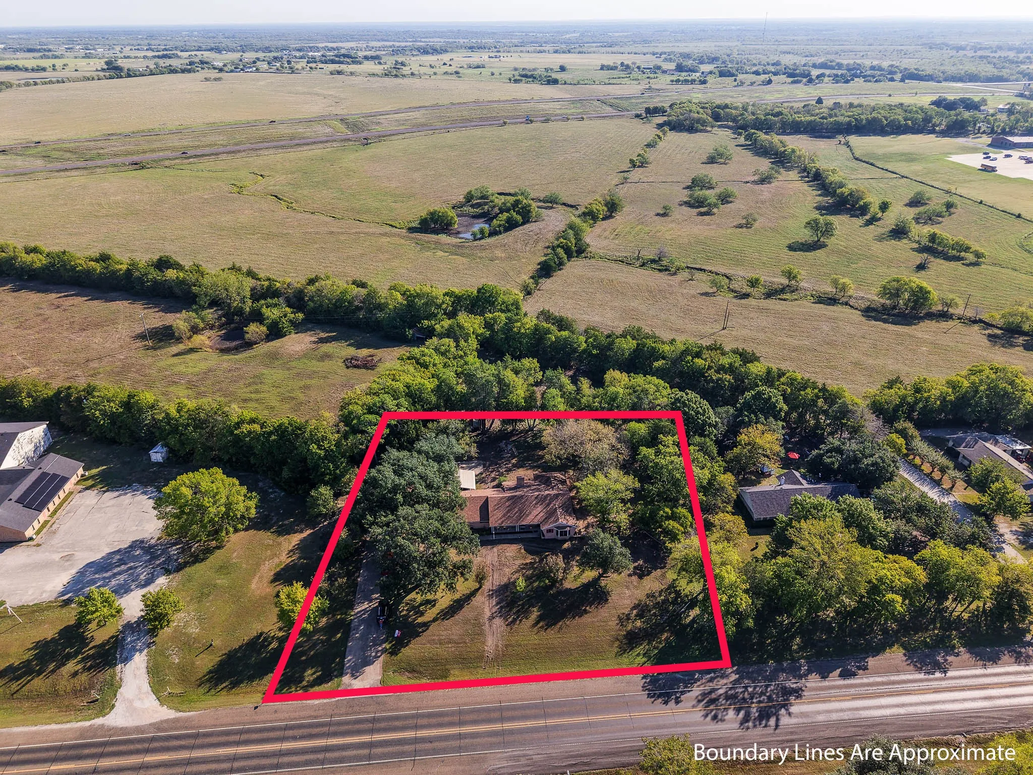 Single Family Residence For Sale in Kaufman County , 907 N Elm Street, Kemp, Texas 75143, 3 Bedroom, 3 Bathroom, 2 Garage spaces, 2,302 Sqft, built in 1961, mls#21404047, Real Estate Agent in Kemp, Homes For Sale in Kaufman county, Homes For Sale in Kemp, Realtor in Kemp Texas, Real Estate Brokerage Independent Realty Texas, Luminita Cordes Realtor