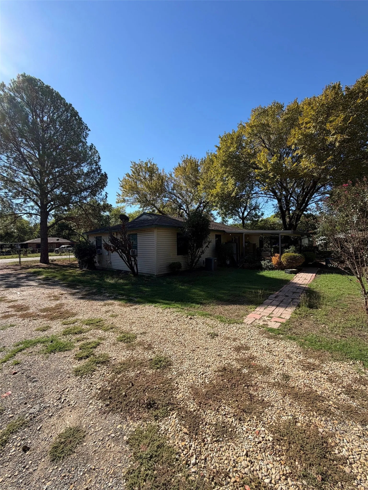 Single Family Residence For Sale in Dallas County , 2317 Coldbrook Lane, Dallas, Texas 75253, 3 Bedroom, 2 Bathroom, 1 Garage spaces, 1,049 Sqft, built in 1955, mls#21407868, Real Estate Agent in Dallas, Homes For Sale in Dallas county, Homes For Sale in Dallas, Realtor in Dallas Texas, Real Estate Brokerage Independent Realty Texas, Luminita Cordes Realtor