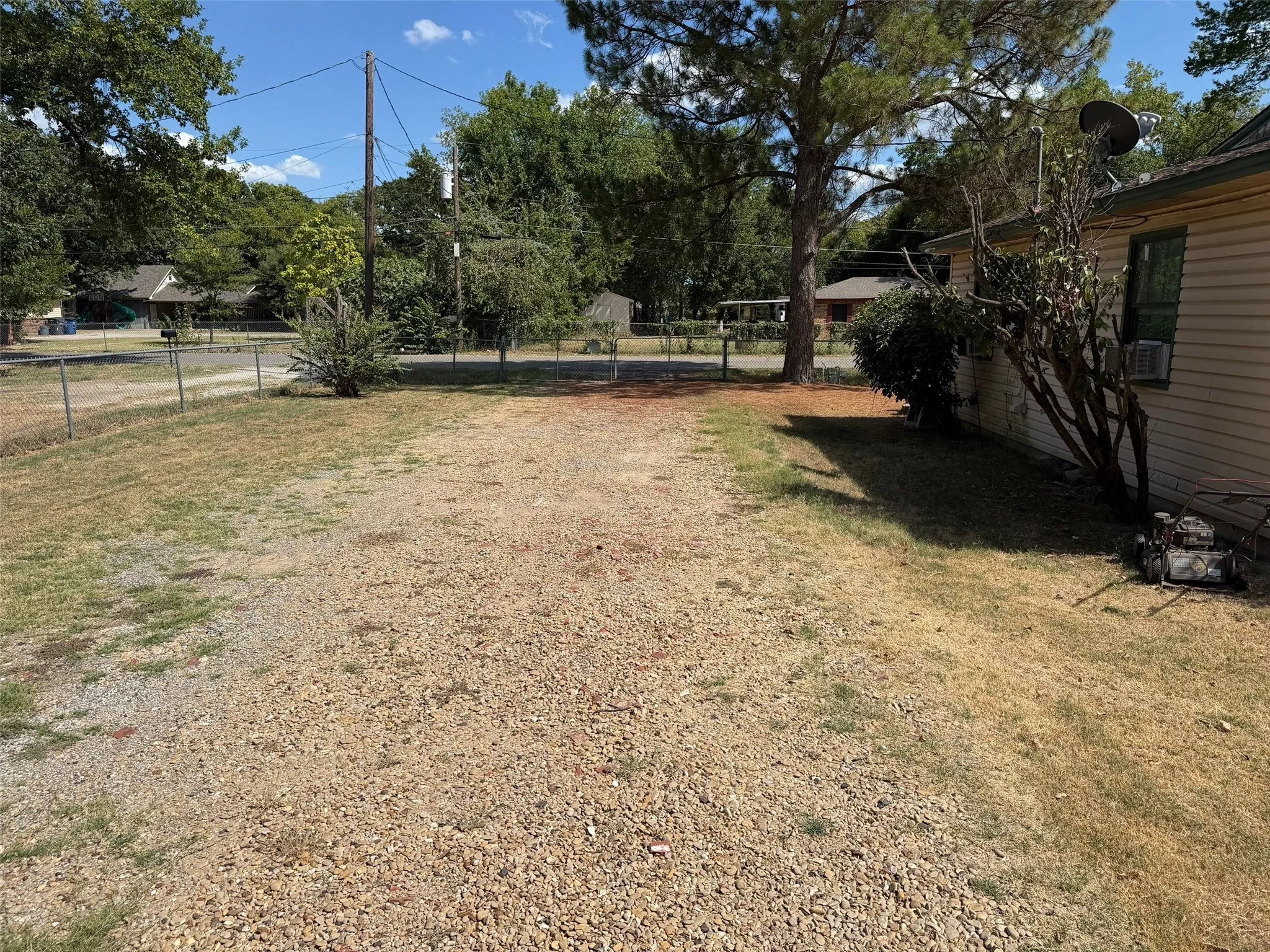 Single Family Residence For Sale in Dallas County , 2317 Coldbrook Lane, Dallas, Texas 75253, 3 Bedroom, 2 Bathroom, 1 Garage spaces, 1,049 Sqft, built in 1955, mls#21407868, Real Estate Agent in Dallas, Homes For Sale in Dallas county, Homes For Sale in Dallas, Realtor in Dallas Texas, Real Estate Brokerage Independent Realty Texas, Luminita Cordes Realtor