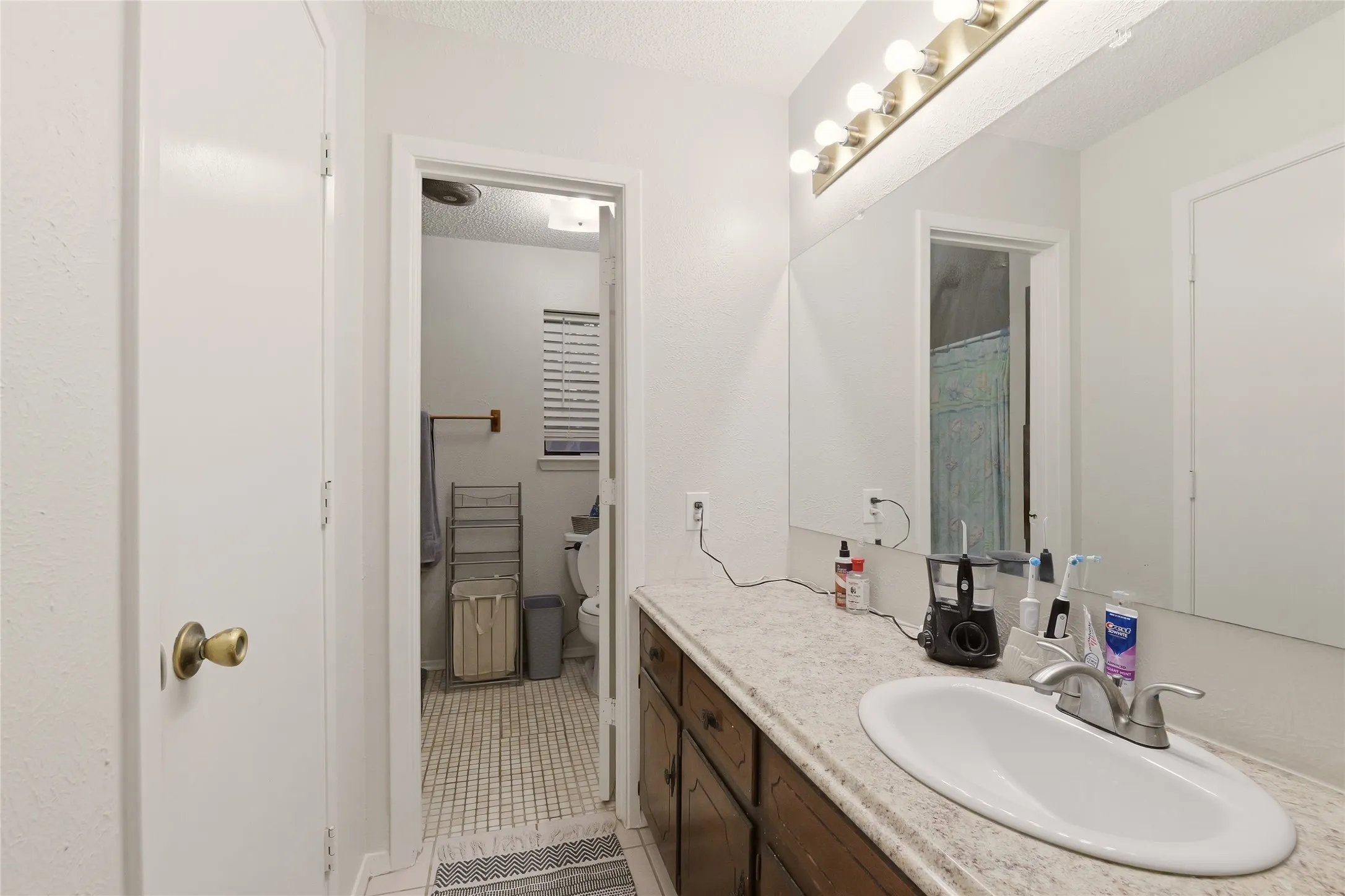 Single Family Residence For Sale in Hood County , 914 Meadowlark Lane, Granbury, Texas 76048, 3 Bedroom, 2 Bathroom, 1 Garage spaces, 1,497 Sqft, built in 1984, mls#21407998, Real Estate Agent in Granbury, Homes For Sale in Hood county, Homes For Sale in Granbury, Realtor in Granbury Texas, Real Estate Brokerage Independent Realty Texas, Luminita Cordes Realtor