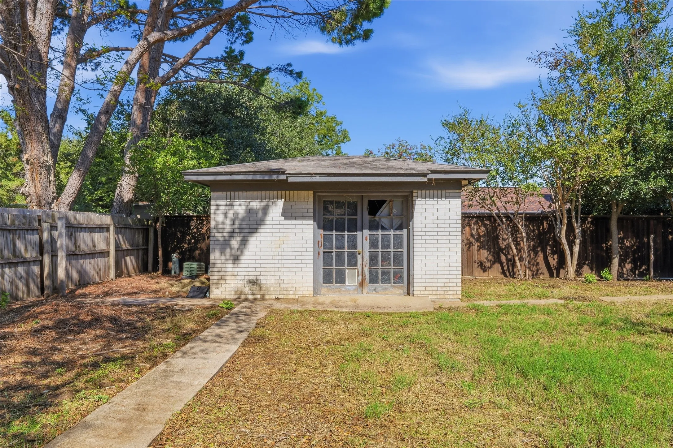 Single Family Residence For Sale in Hood County , 914 Meadowlark Lane, Granbury, Texas 76048, 3 Bedroom, 2 Bathroom, 1 Garage spaces, 1,497 Sqft, built in 1984, mls#21407998, Real Estate Agent in Granbury, Homes For Sale in Hood county, Homes For Sale in Granbury, Realtor in Granbury Texas, Real Estate Brokerage Independent Realty Texas, Luminita Cordes Realtor