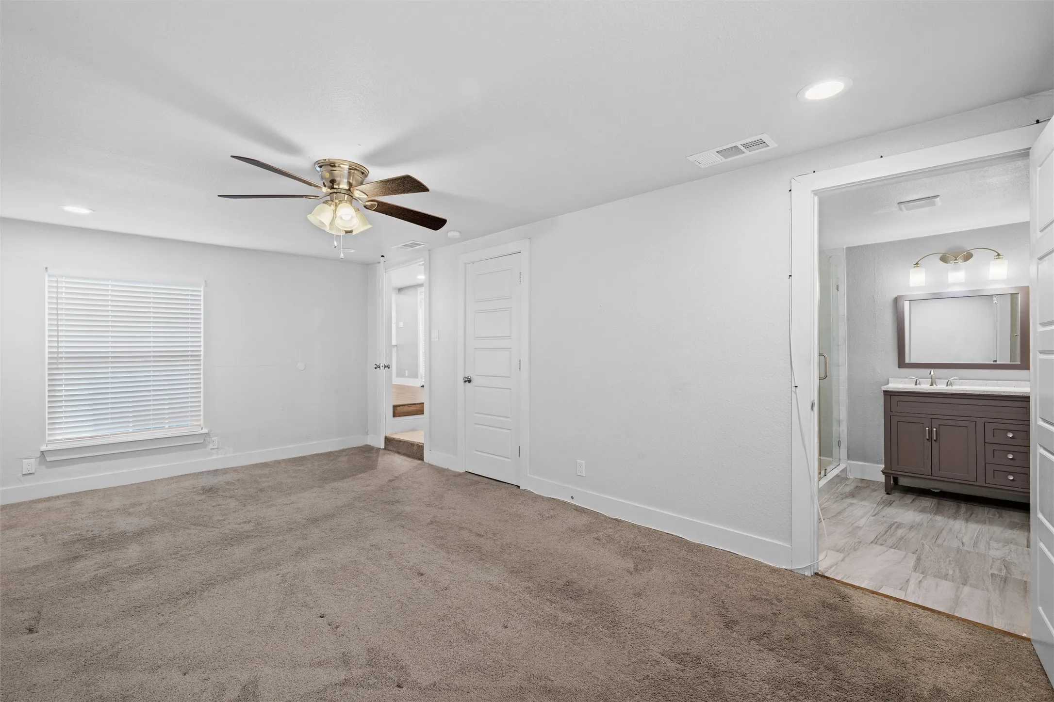 Single Family Residence For Rent in Dallas County , 3514 Larry Street, Rowlett, Texas 75088, 4 Bedroom, 2 Bathroom, Garage spaces, 1,885 Sqft, built in 1970, mls#21407974, Real Estate Agent in Rowlett, Homes For Rent in Dallas county, Homes For Rent in Rowlett, Realtor in Rowlett Texas, Real Estate Brokerage Independent Realty Texas, Luminita Cordes Realtor