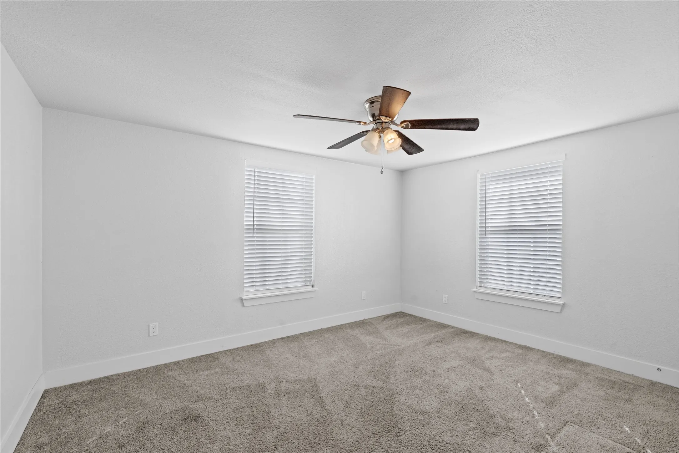 Single Family Residence For Rent in Dallas County , 3514 Larry Street, Rowlett, Texas 75088, 4 Bedroom, 2 Bathroom, Garage spaces, 1,885 Sqft, built in 1970, mls#21407974, Real Estate Agent in Rowlett, Homes For Rent in Dallas county, Homes For Rent in Rowlett, Realtor in Rowlett Texas, Real Estate Brokerage Independent Realty Texas, Luminita Cordes Realtor