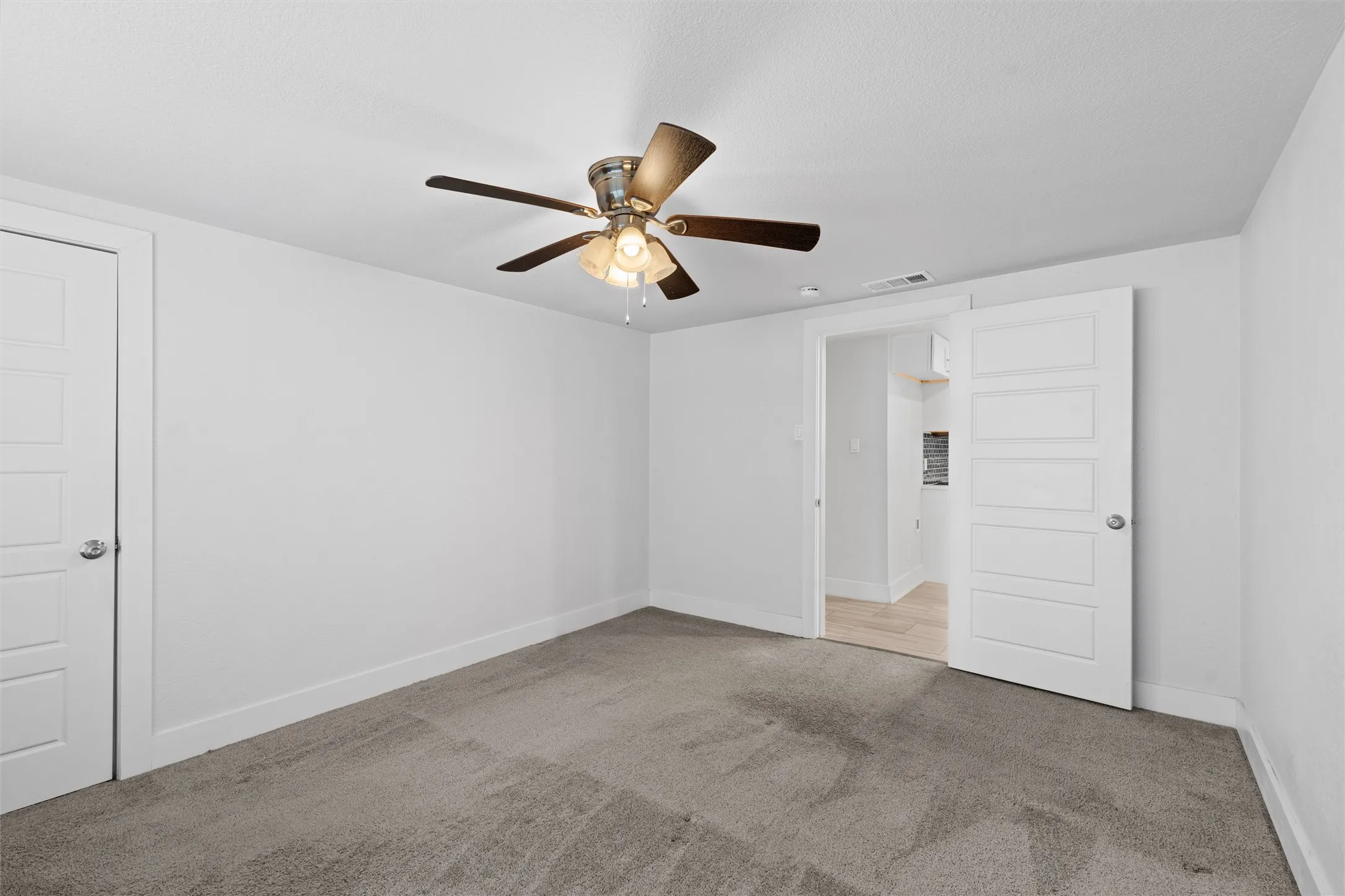 Single Family Residence For Rent in Dallas County , 3514 Larry Street, Rowlett, Texas 75088, 4 Bedroom, 2 Bathroom, Garage spaces, 1,885 Sqft, built in 1970, mls#21407974, Real Estate Agent in Rowlett, Homes For Rent in Dallas county, Homes For Rent in Rowlett, Realtor in Rowlett Texas, Real Estate Brokerage Independent Realty Texas, Luminita Cordes Realtor