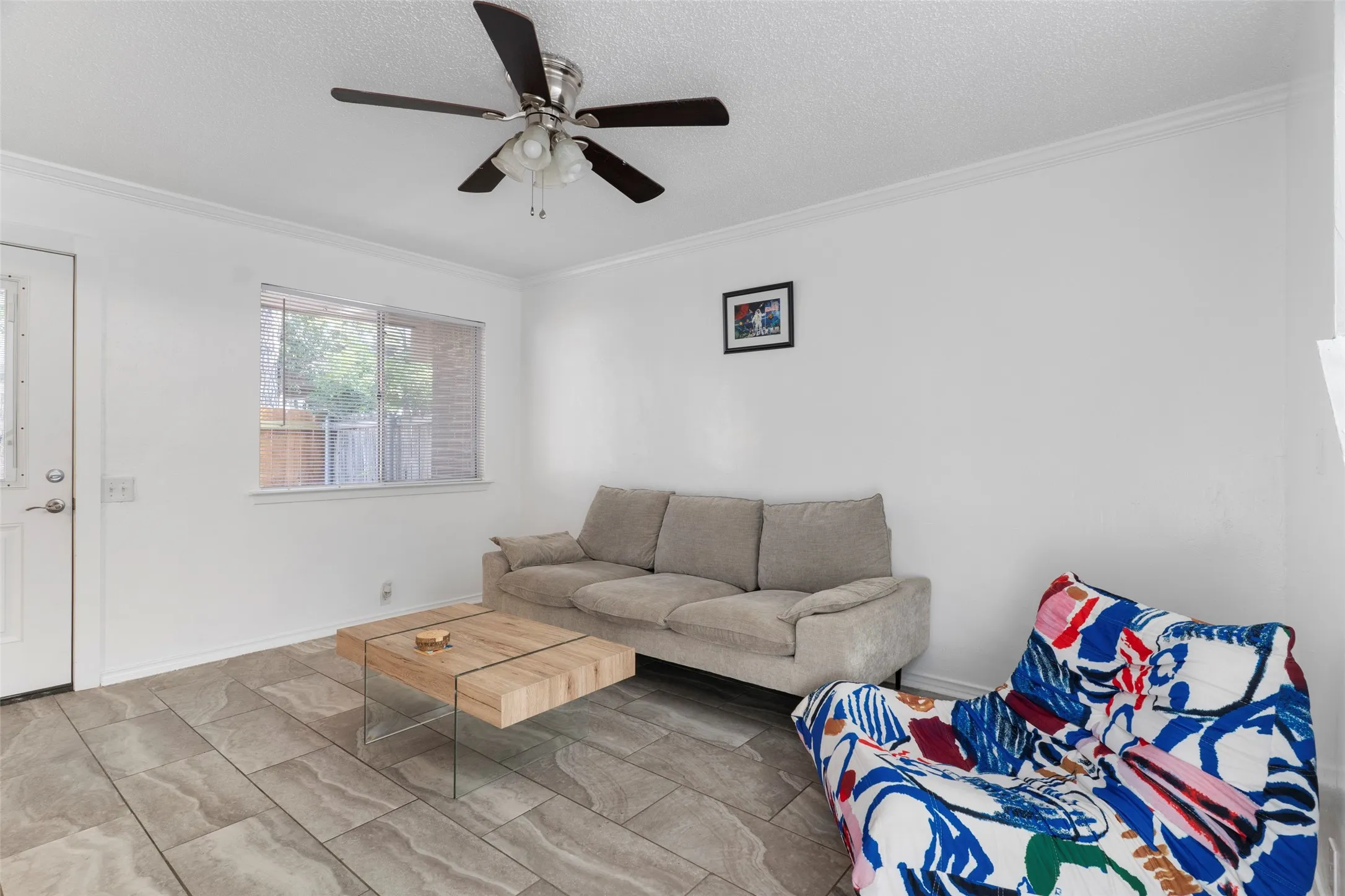 Recessed window, crown molding, ceiling fan, and tile flooring