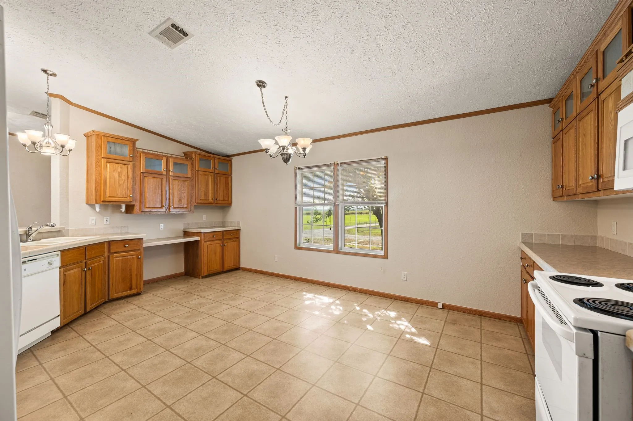 Manufactured Home For Rent in Hood County , 4103 Tolar Highway, Tolar, Texas 76476, 3 Bedroom, 2 Bathroom, 4 Garage spaces, 1,800 Sqft, built in 2003, mls#21407726, Real Estate Agent in Tolar, Homes For Rent in Hood county, Homes For Rent in Tolar, Realtor in Tolar Texas, Real Estate Brokerage Independent Realty Texas, Luminita Cordes Realtor