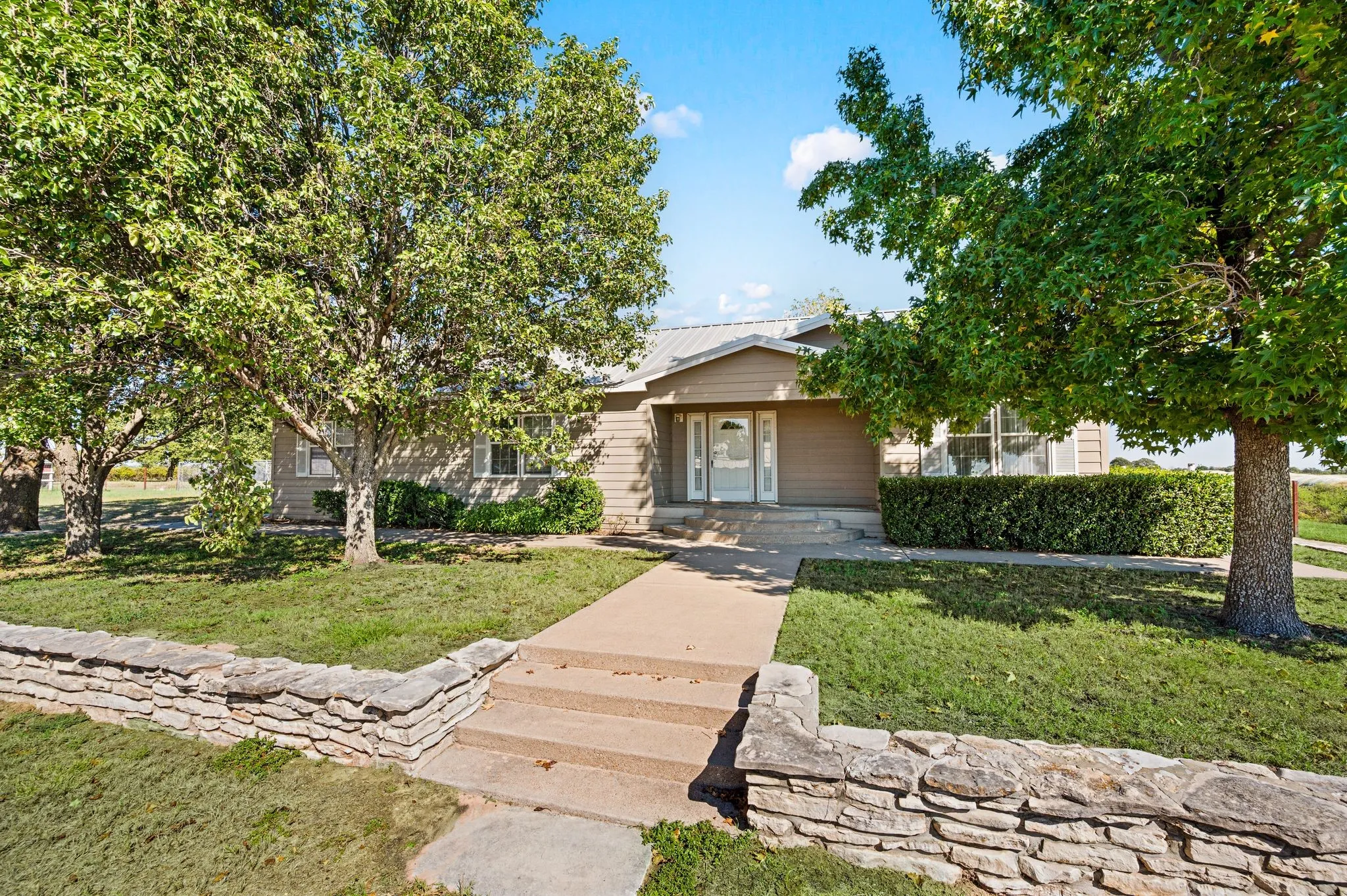 Manufactured Home For Rent in Hood County , 4103 Tolar Highway, Tolar, Texas 76476, 3 Bedroom, 2 Bathroom, 4 Garage spaces, 1,800 Sqft, built in 2003, mls#21407726, Real Estate Agent in Tolar, Homes For Rent in Hood county, Homes For Rent in Tolar, Realtor in Tolar Texas, Real Estate Brokerage Independent Realty Texas, Luminita Cordes Realtor