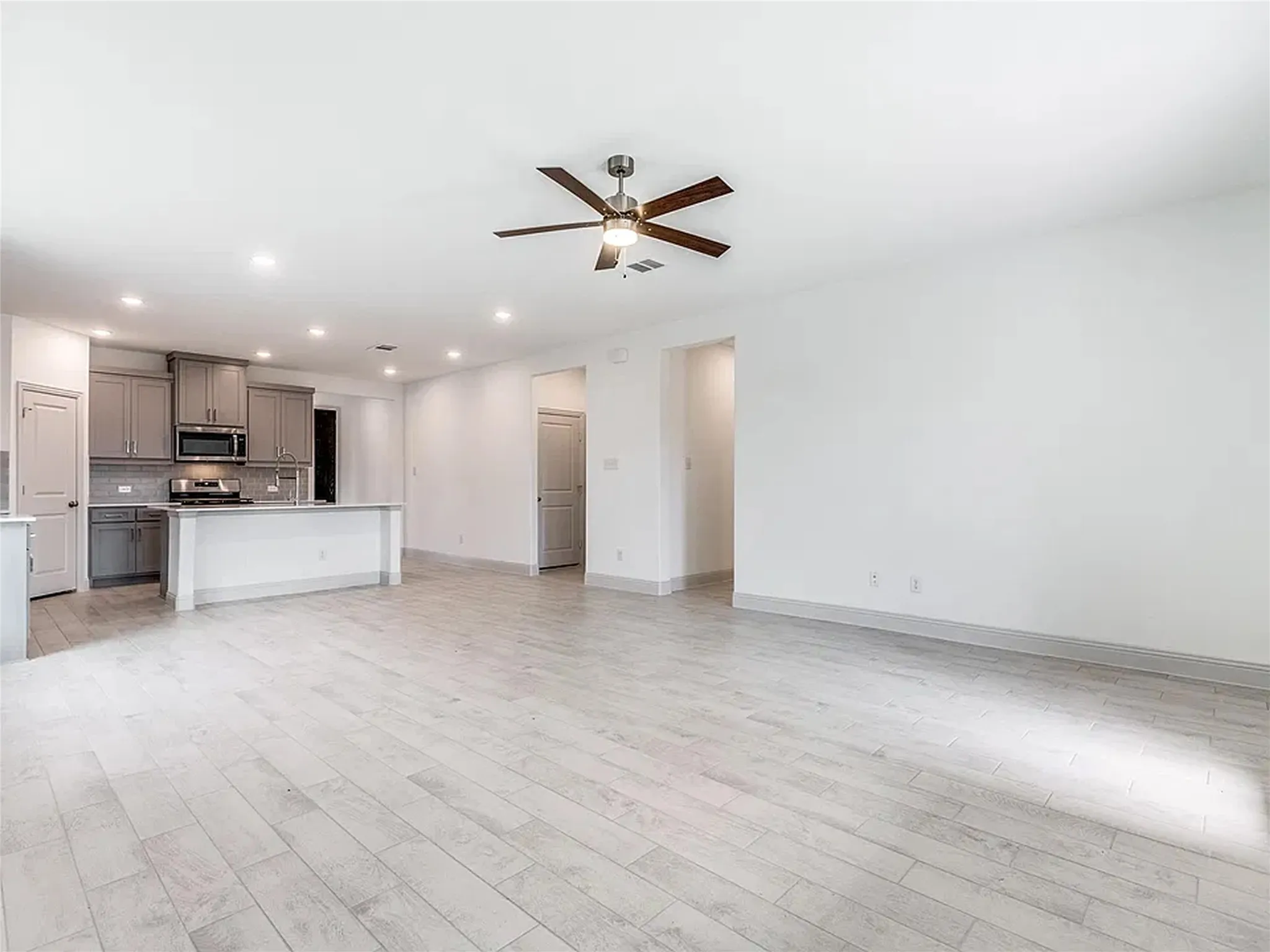 Single Family Residence For Rent in Collin County , 605 Parrino Parkway, Princeton, Texas 75407, 3 Bedroom, 2 Bathroom, 2 Garage spaces, 1,981 Sqft, built in 2024, mls#21408053, Real Estate Agent in Princeton, Homes For Rent in Collin county, Homes For Rent in Princeton, Realtor in Princeton Texas, Real Estate Brokerage Independent Realty Texas, Luminita Cordes Realtor