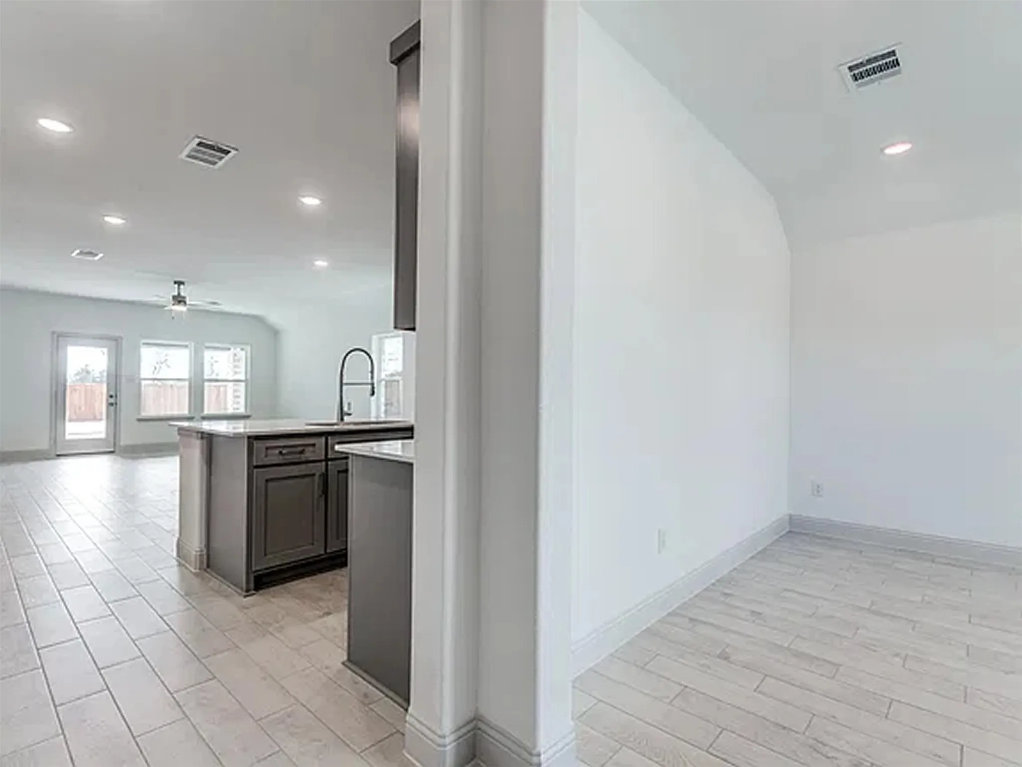 Single Family Residence For Rent in Collin County , 605 Parrino Parkway, Princeton, Texas 75407, 3 Bedroom, 2 Bathroom, 2 Garage spaces, 1,981 Sqft, built in 2024, mls#21408053, Real Estate Agent in Princeton, Homes For Rent in Collin county, Homes For Rent in Princeton, Realtor in Princeton Texas, Real Estate Brokerage Independent Realty Texas, Luminita Cordes Realtor