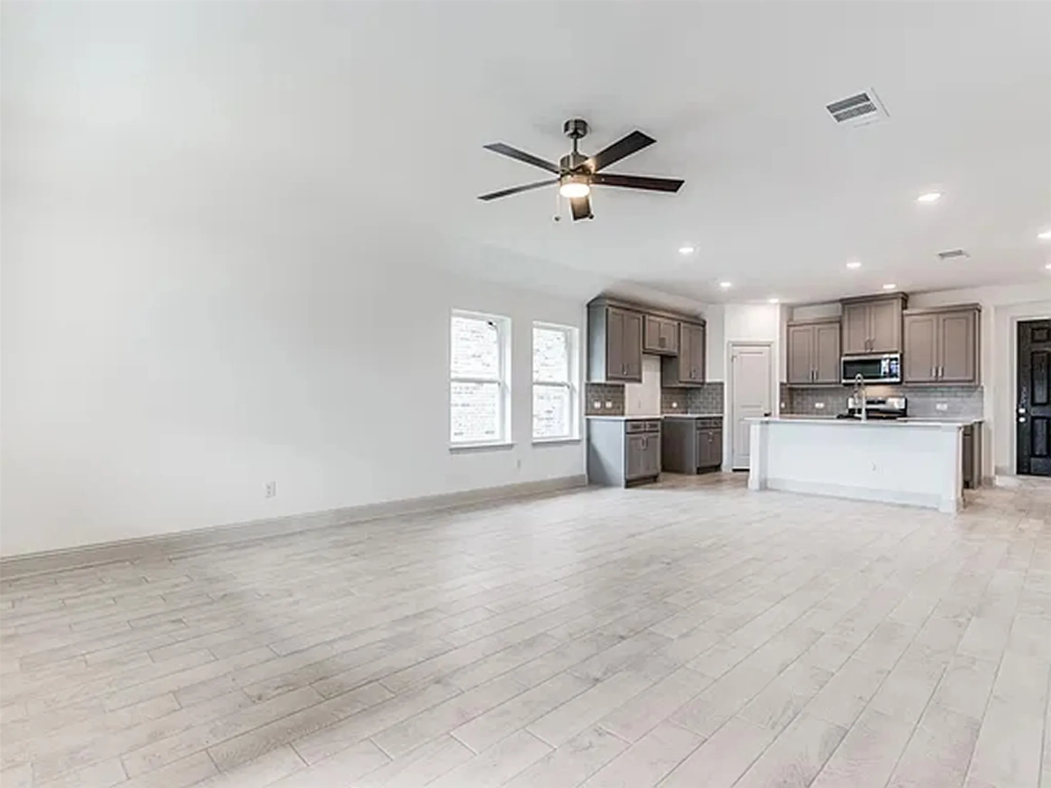Single Family Residence For Rent in Collin County , 605 Parrino Parkway, Princeton, Texas 75407, 3 Bedroom, 2 Bathroom, 2 Garage spaces, 1,981 Sqft, built in 2024, mls#21408053, Real Estate Agent in Princeton, Homes For Rent in Collin county, Homes For Rent in Princeton, Realtor in Princeton Texas, Real Estate Brokerage Independent Realty Texas, Luminita Cordes Realtor