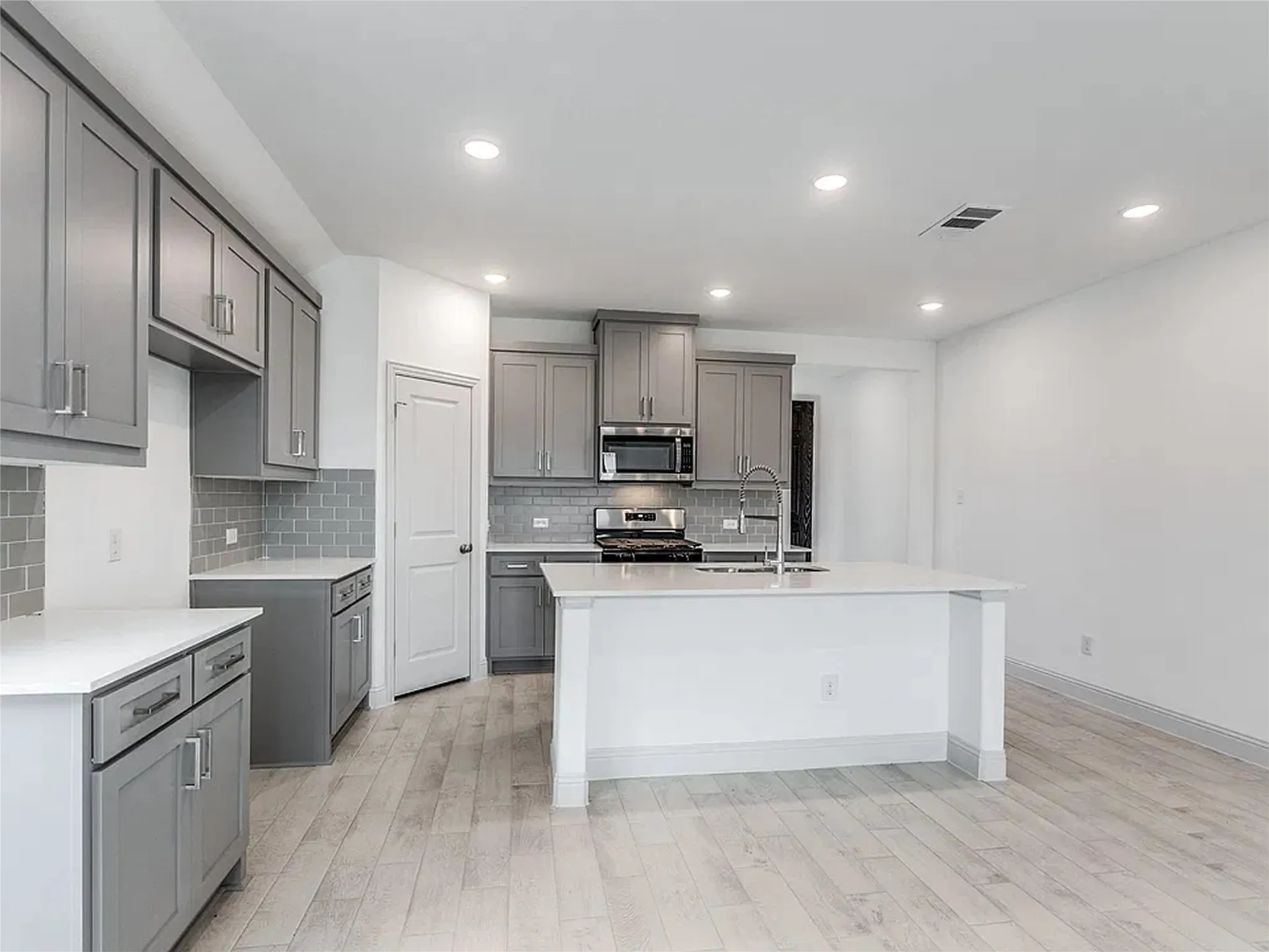 Single Family Residence For Rent in Collin County , 605 Parrino Parkway, Princeton, Texas 75407, 3 Bedroom, 2 Bathroom, 2 Garage spaces, 1,981 Sqft, built in 2024, mls#21408053, Real Estate Agent in Princeton, Homes For Rent in Collin county, Homes For Rent in Princeton, Realtor in Princeton Texas, Real Estate Brokerage Independent Realty Texas, Luminita Cordes Realtor