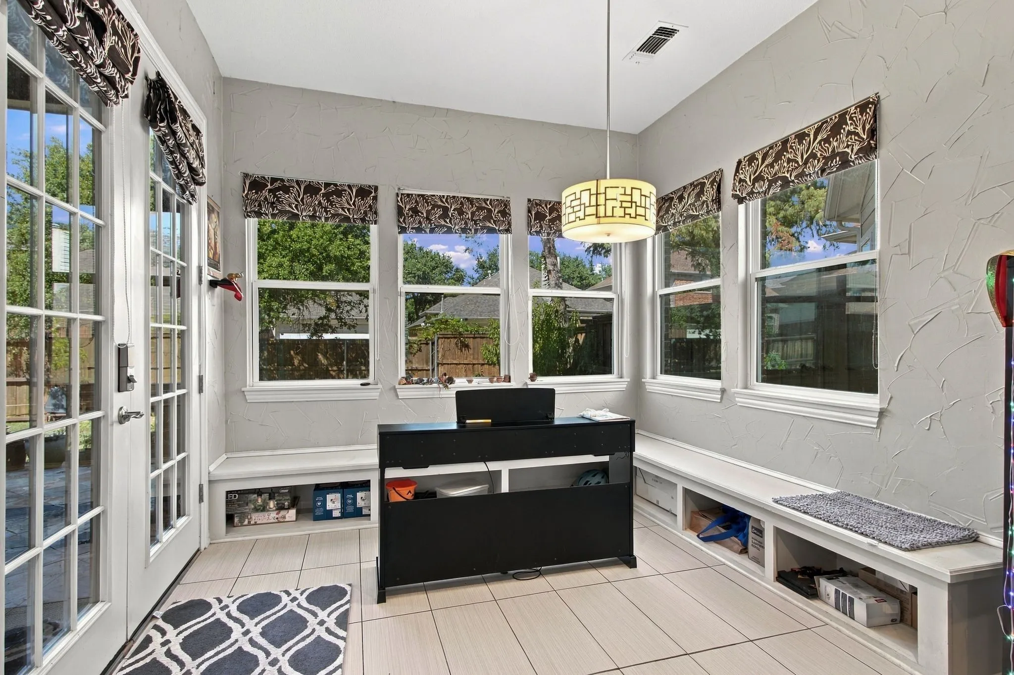 Single Family Residence For Sale in Denton County , 1833 Auburn Drive, Carrollton, Texas 75007, 4 Bedroom, 3 Bathroom, 2 Garage spaces, 3,717 Sqft, built in 2001, mls#21401664, Real Estate Agent in Carrollton, Homes For Sale in Denton county, Homes For Sale in Carrollton, Realtor in Carrollton Texas, Real Estate Brokerage Independent Realty Texas, Luminita Cordes Realtor