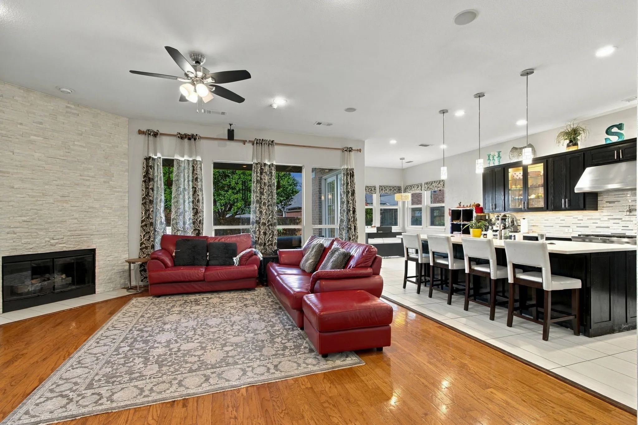 Single Family Residence For Sale in Denton County , 1833 Auburn Drive, Carrollton, Texas 75007, 4 Bedroom, 3 Bathroom, 2 Garage spaces, 3,717 Sqft, built in 2001, mls#21401664, Real Estate Agent in Carrollton, Homes For Sale in Denton county, Homes For Sale in Carrollton, Realtor in Carrollton Texas, Real Estate Brokerage Independent Realty Texas, Luminita Cordes Realtor