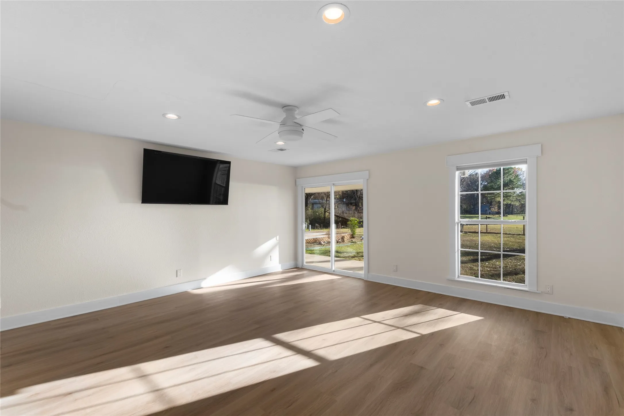 Single Family Residence For Sale in Henderson County , 109 Arrow Way, Gun Barrel City, Texas 75156, 4 Bedroom, 3 Bathroom, Garage spaces, 2,665 Sqft, built in 0, mls#21404261, Real Estate Agent in Gun Barrel City, Homes For Sale in Henderson county, Homes For Sale in Gun Barrel City, Realtor in Gun Barrel City Texas, Real Estate Brokerage Independent Realty Texas, Luminita Cordes Realtor