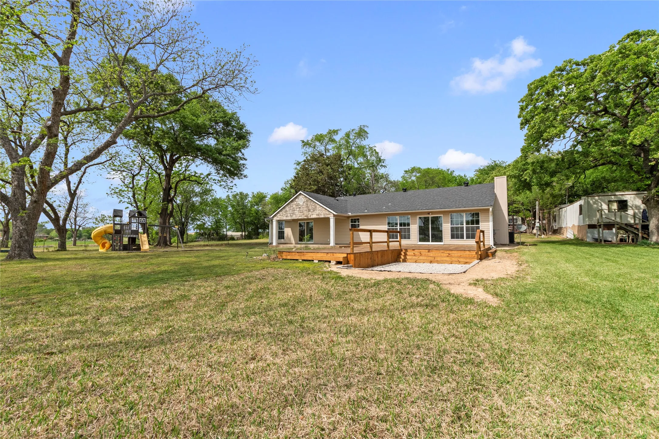 Single Family Residence For Sale in Henderson County , 109 Arrow Way, Gun Barrel City, Texas 75156, 4 Bedroom, 3 Bathroom, Garage spaces, 2,665 Sqft, built in 0, mls#21404261, Real Estate Agent in Gun Barrel City, Homes For Sale in Henderson county, Homes For Sale in Gun Barrel City, Realtor in Gun Barrel City Texas, Real Estate Brokerage Independent Realty Texas, Luminita Cordes Realtor