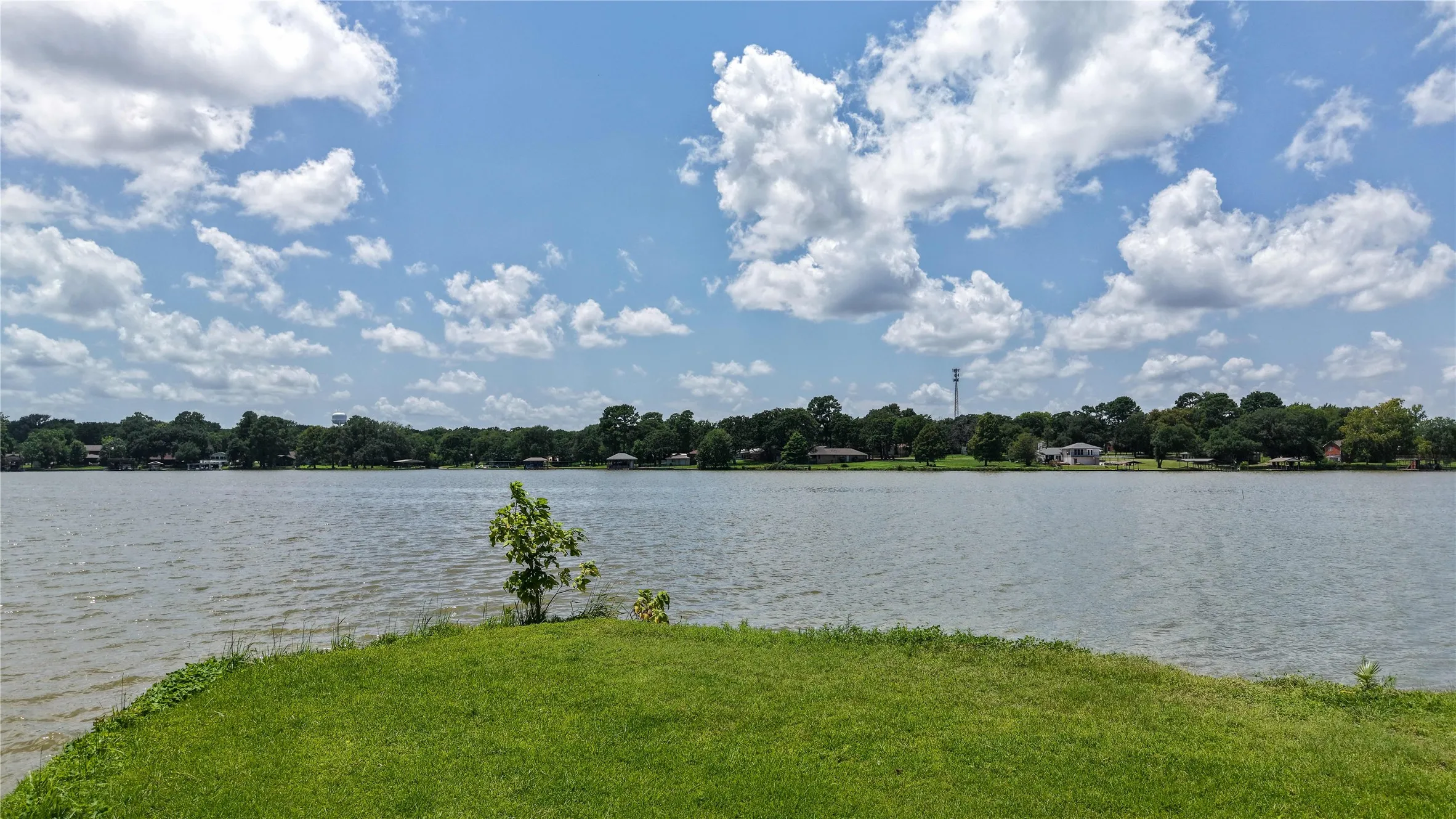 Single Family Residence For Sale in Henderson County , 109 Arrow Way, Gun Barrel City, Texas 75156, 4 Bedroom, 3 Bathroom, Garage spaces, 2,665 Sqft, built in 0, mls#21404261, Real Estate Agent in Gun Barrel City, Homes For Sale in Henderson county, Homes For Sale in Gun Barrel City, Realtor in Gun Barrel City Texas, Real Estate Brokerage Independent Realty Texas, Luminita Cordes Realtor
