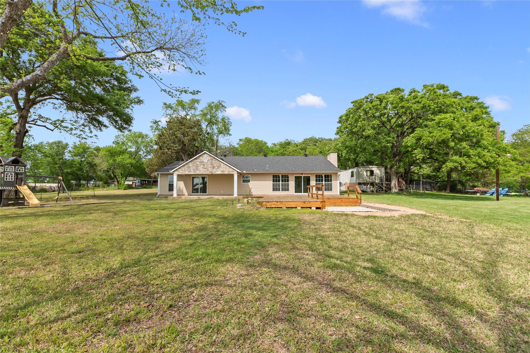 Single Family Residence For Sale in Henderson County , 109 Arrow Way, Gun Barrel City, Texas 75156, 4 Bedroom, 3 Bathroom, Garage spaces, 2,665 Sqft, built in 0, mls#21404261, Real Estate Agent in Gun Barrel City, Homes For Sale in Henderson county, Homes For Sale in Gun Barrel City, Realtor in Gun Barrel City Texas, Real Estate Brokerage Independent Realty Texas, Luminita Cordes Realtor