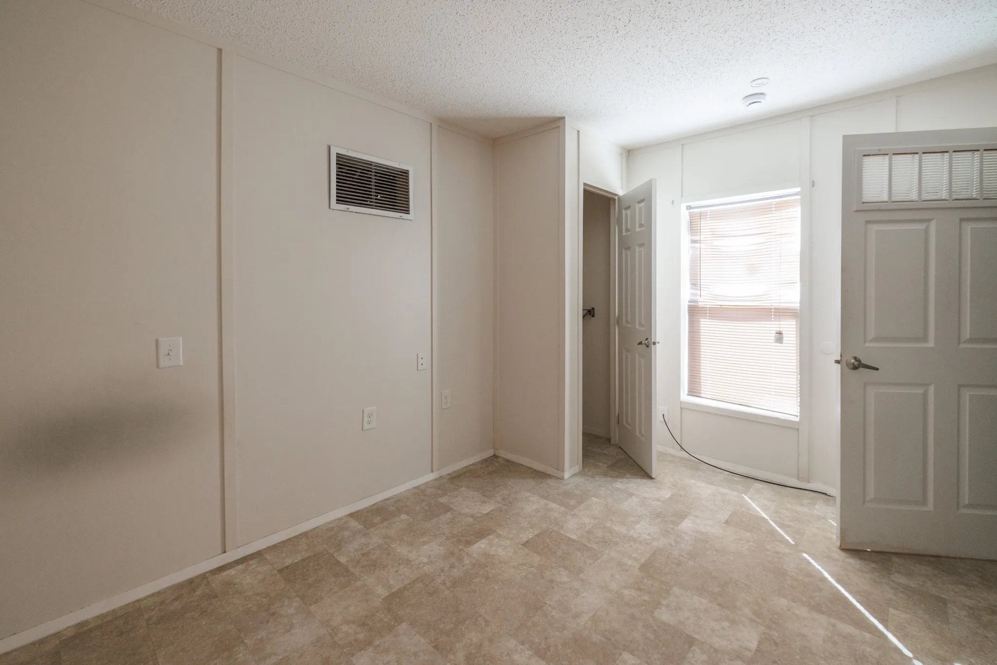 Mobile Home For Sale in Taylor County , 117 Seminole Street, Tye, Texas 79563, 2 Bedroom, 1 Bathroom, Garage spaces, 658 Sqft, built in 2017, mls#21400393, Real Estate Agent in Tye, Homes For Sale in Taylor county, Homes For Sale in Tye, Realtor in Tye Texas, Real Estate Brokerage Independent Realty Texas, Luminita Cordes Realtor