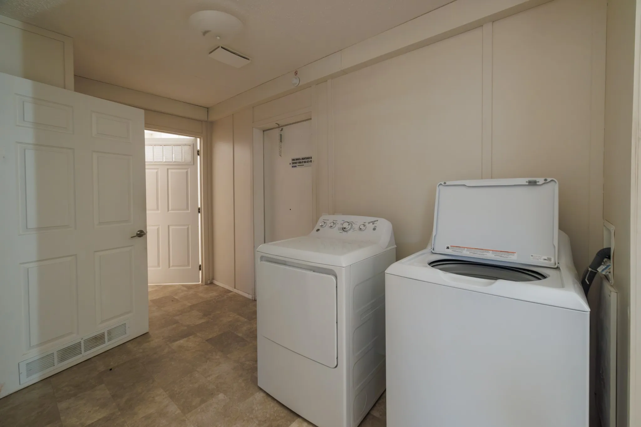 Mobile Home For Sale in Taylor County , 117 Seminole Street, Tye, Texas 79563, 2 Bedroom, 1 Bathroom, Garage spaces, 658 Sqft, built in 2017, mls#21400393, Real Estate Agent in Tye, Homes For Sale in Taylor county, Homes For Sale in Tye, Realtor in Tye Texas, Real Estate Brokerage Independent Realty Texas, Luminita Cordes Realtor