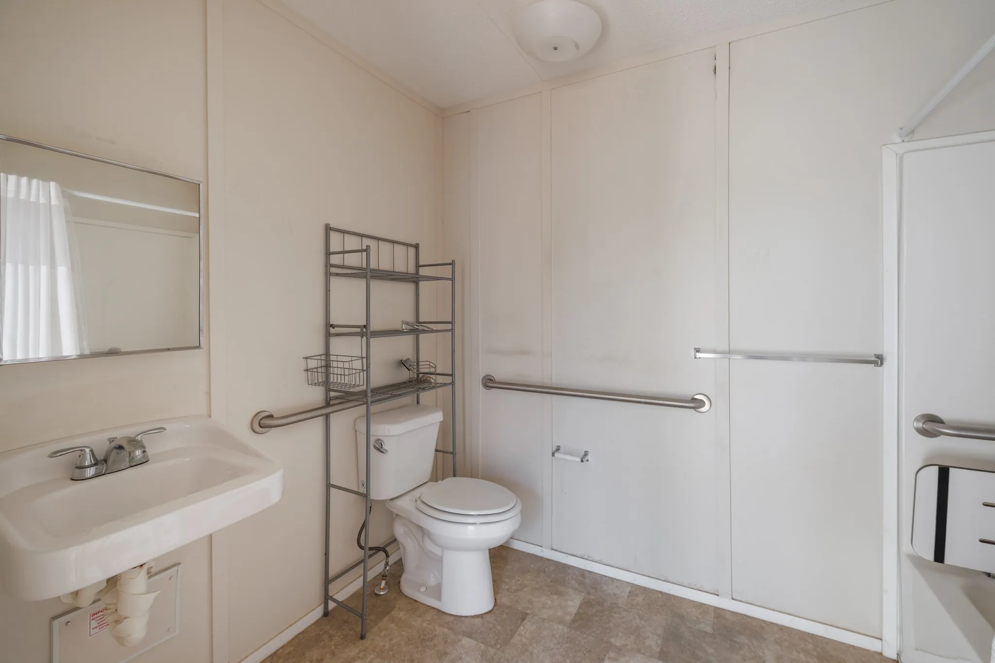 Mobile Home For Sale in Taylor County , 117 Seminole Street, Tye, Texas 79563, 2 Bedroom, 1 Bathroom, Garage spaces, 658 Sqft, built in 2017, mls#21400393, Real Estate Agent in Tye, Homes For Sale in Taylor county, Homes For Sale in Tye, Realtor in Tye Texas, Real Estate Brokerage Independent Realty Texas, Luminita Cordes Realtor