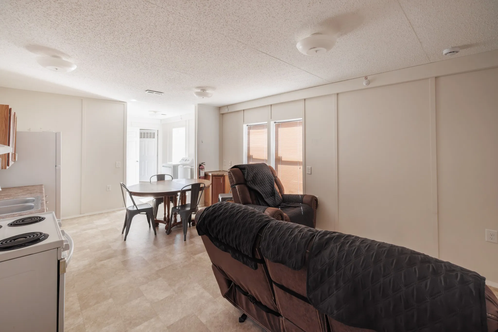 Mobile Home For Sale in Taylor County , 117 Seminole Street, Tye, Texas 79563, 2 Bedroom, 1 Bathroom, Garage spaces, 658 Sqft, built in 2017, mls#21400393, Real Estate Agent in Tye, Homes For Sale in Taylor county, Homes For Sale in Tye, Realtor in Tye Texas, Real Estate Brokerage Independent Realty Texas, Luminita Cordes Realtor