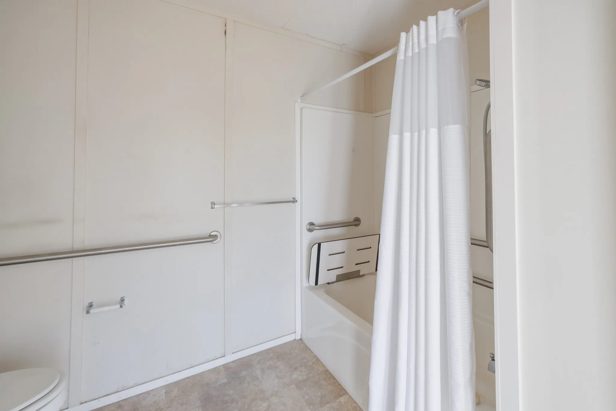 Mobile Home For Sale in Taylor County , 117 Seminole Street, Tye, Texas 79563, 2 Bedroom, 1 Bathroom, Garage spaces, 658 Sqft, built in 2017, mls#21400393, Real Estate Agent in Tye, Homes For Sale in Taylor county, Homes For Sale in Tye, Realtor in Tye Texas, Real Estate Brokerage Independent Realty Texas, Luminita Cordes Realtor