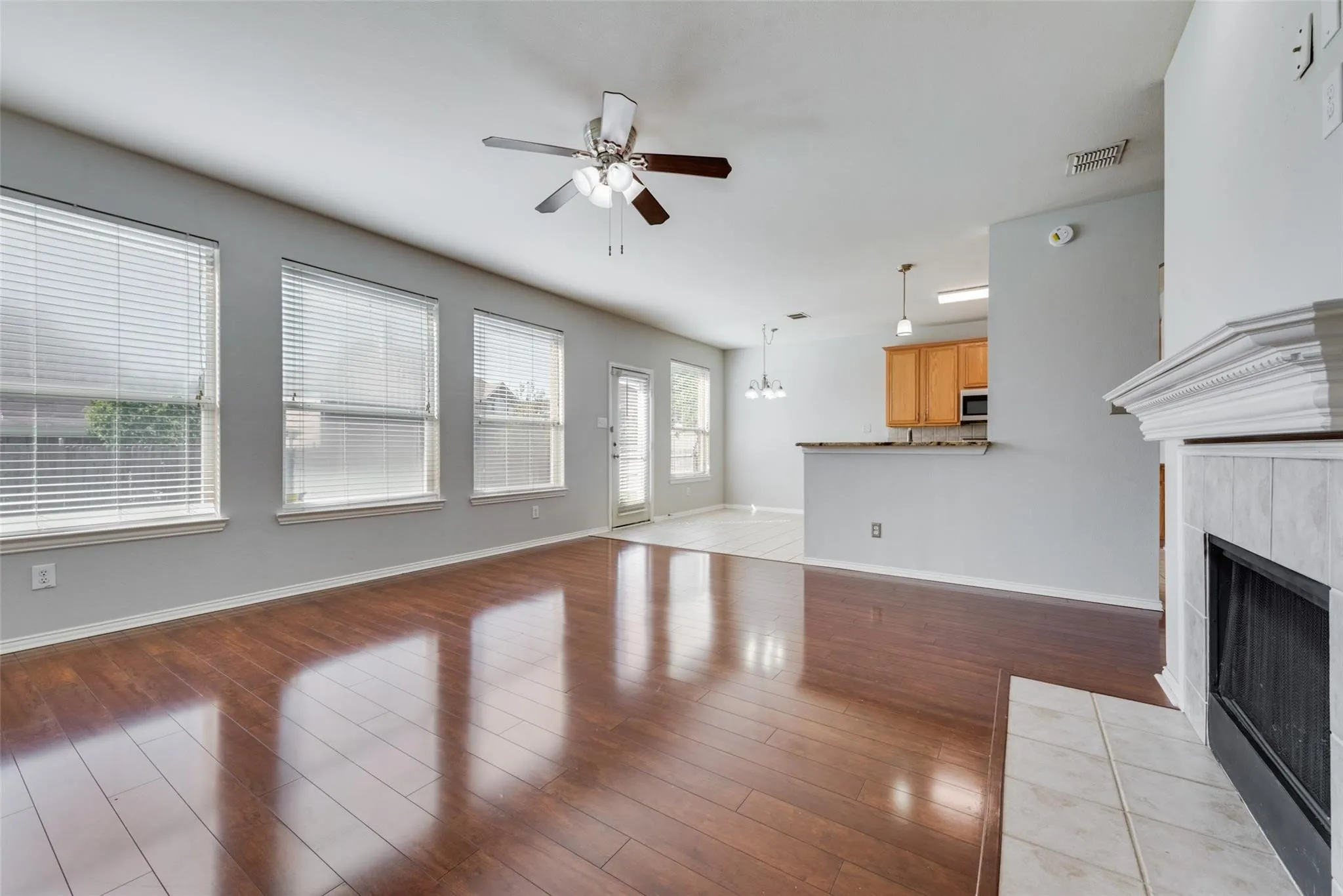 Single Family Residence For Rent in Tarrant County , 110 Millington Trail, Mansfield, Texas 76063, 4 Bedroom, 3 Bathroom, 2 Garage spaces, 2,664 Sqft, built in 2002, mls#21407035, Real Estate Agent in Mansfield, Homes For Rent in Tarrant county, Homes For Rent in Mansfield, Realtor in Mansfield Texas, Real Estate Brokerage Independent Realty Texas, Luminita Cordes Realtor