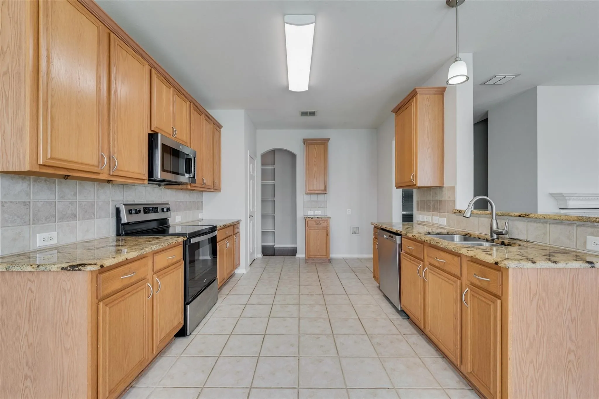 Single Family Residence For Rent in Tarrant County , 110 Millington Trail, Mansfield, Texas 76063, 4 Bedroom, 3 Bathroom, 2 Garage spaces, 2,664 Sqft, built in 2002, mls#21407035, Real Estate Agent in Mansfield, Homes For Rent in Tarrant county, Homes For Rent in Mansfield, Realtor in Mansfield Texas, Real Estate Brokerage Independent Realty Texas, Luminita Cordes Realtor