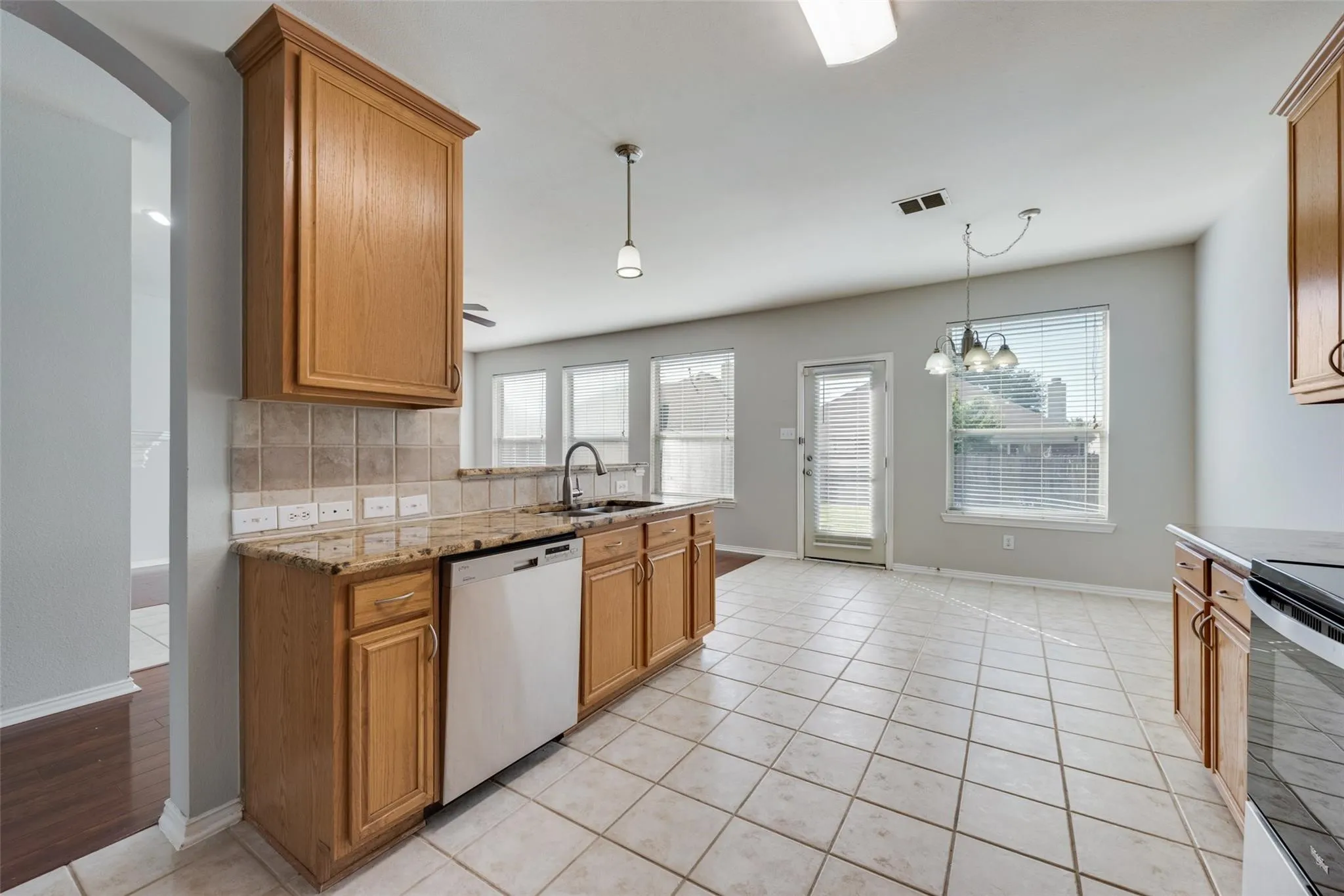 Single Family Residence For Rent in Tarrant County , 110 Millington Trail, Mansfield, Texas 76063, 4 Bedroom, 3 Bathroom, 2 Garage spaces, 2,664 Sqft, built in 2002, mls#21407035, Real Estate Agent in Mansfield, Homes For Rent in Tarrant county, Homes For Rent in Mansfield, Realtor in Mansfield Texas, Real Estate Brokerage Independent Realty Texas, Luminita Cordes Realtor