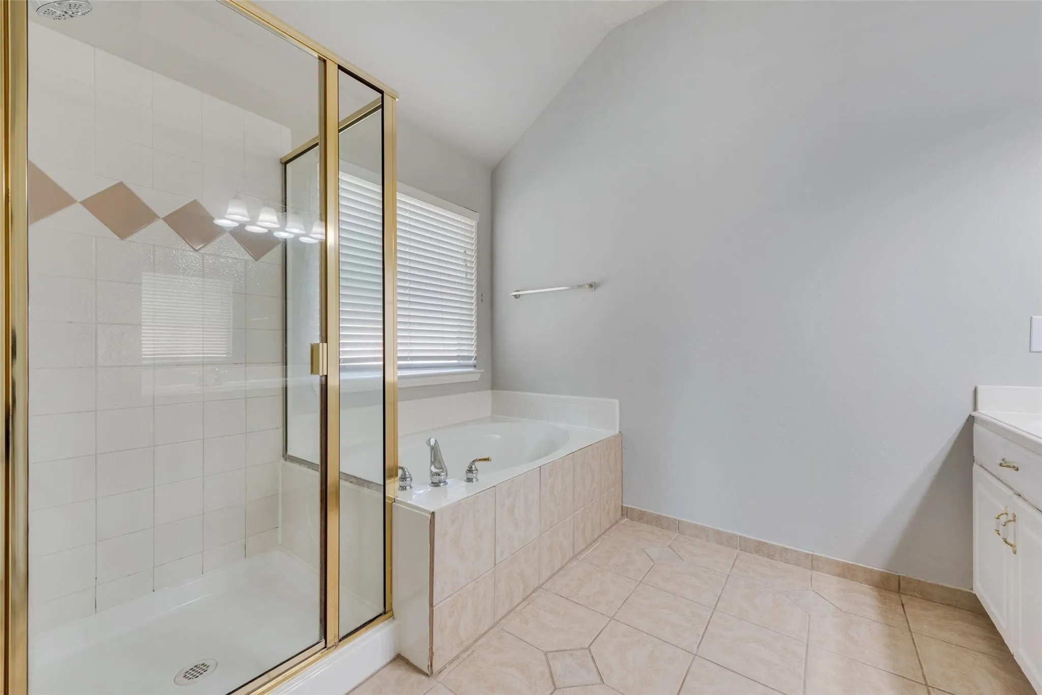 Single Family Residence For Rent in Tarrant County , 110 Millington Trail, Mansfield, Texas 76063, 4 Bedroom, 3 Bathroom, 2 Garage spaces, 2,664 Sqft, built in 2002, mls#21407035, Real Estate Agent in Mansfield, Homes For Rent in Tarrant county, Homes For Rent in Mansfield, Realtor in Mansfield Texas, Real Estate Brokerage Independent Realty Texas, Luminita Cordes Realtor