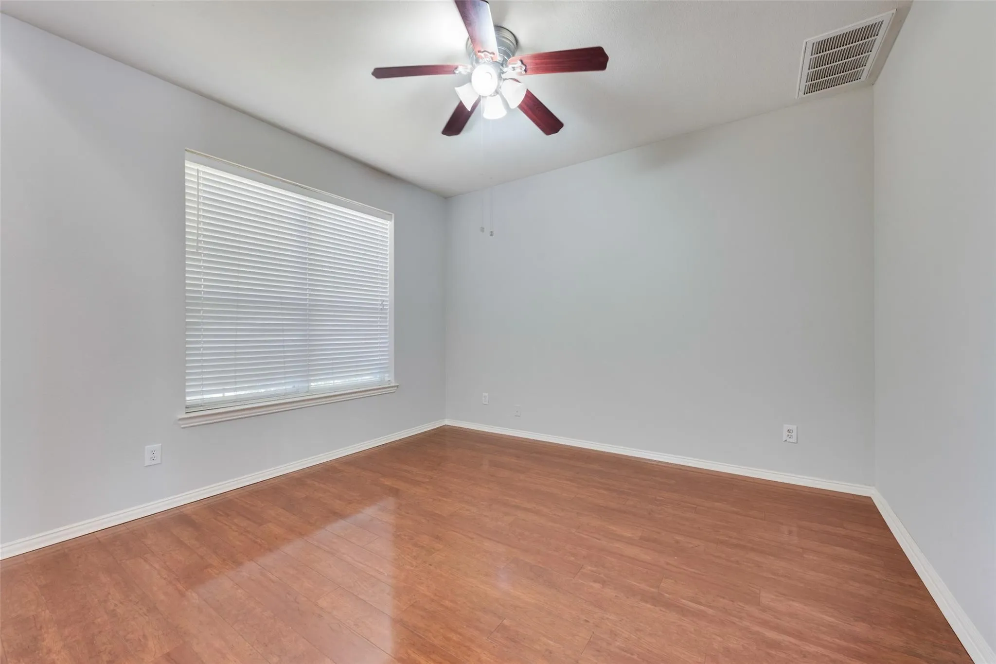 Single Family Residence For Rent in Tarrant County , 110 Millington Trail, Mansfield, Texas 76063, 4 Bedroom, 3 Bathroom, 2 Garage spaces, 2,664 Sqft, built in 2002, mls#21407035, Real Estate Agent in Mansfield, Homes For Rent in Tarrant county, Homes For Rent in Mansfield, Realtor in Mansfield Texas, Real Estate Brokerage Independent Realty Texas, Luminita Cordes Realtor