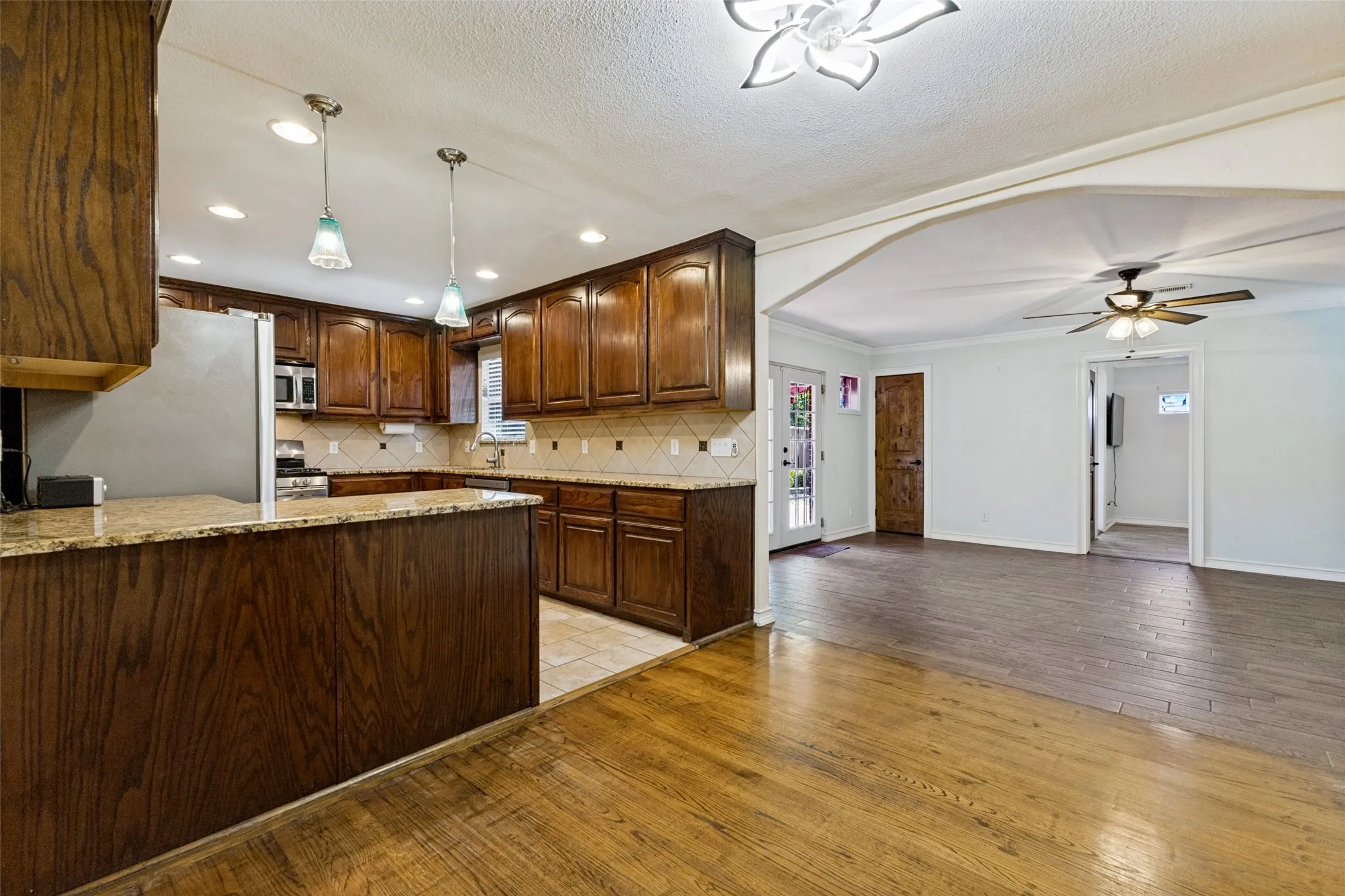 Single Family Residence For Sale in Dallas County , 10248 San Lorenzo Drive, Dallas, Texas 75228, 3 Bedroom, 2 Bathroom, 1 Garage spaces, 1,597 Sqft, built in 1954, mls#21405893, Real Estate Agent in Dallas, Homes For Sale in Dallas county, Homes For Sale in Dallas, Realtor in Dallas Texas, Real Estate Brokerage Independent Realty Texas, Luminita Cordes Realtor