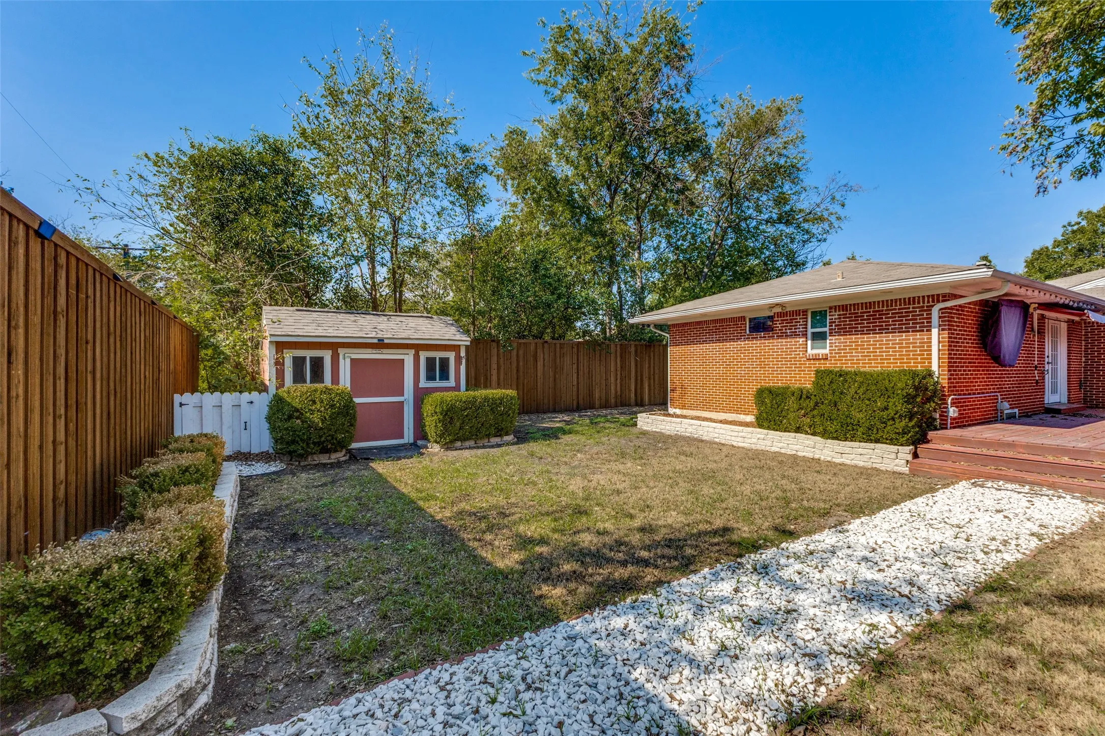 Single Family Residence For Sale in Dallas County , 10248 San Lorenzo Drive, Dallas, Texas 75228, 3 Bedroom, 2 Bathroom, 1 Garage spaces, 1,597 Sqft, built in 1954, mls#21405893, Real Estate Agent in Dallas, Homes For Sale in Dallas county, Homes For Sale in Dallas, Realtor in Dallas Texas, Real Estate Brokerage Independent Realty Texas, Luminita Cordes Realtor