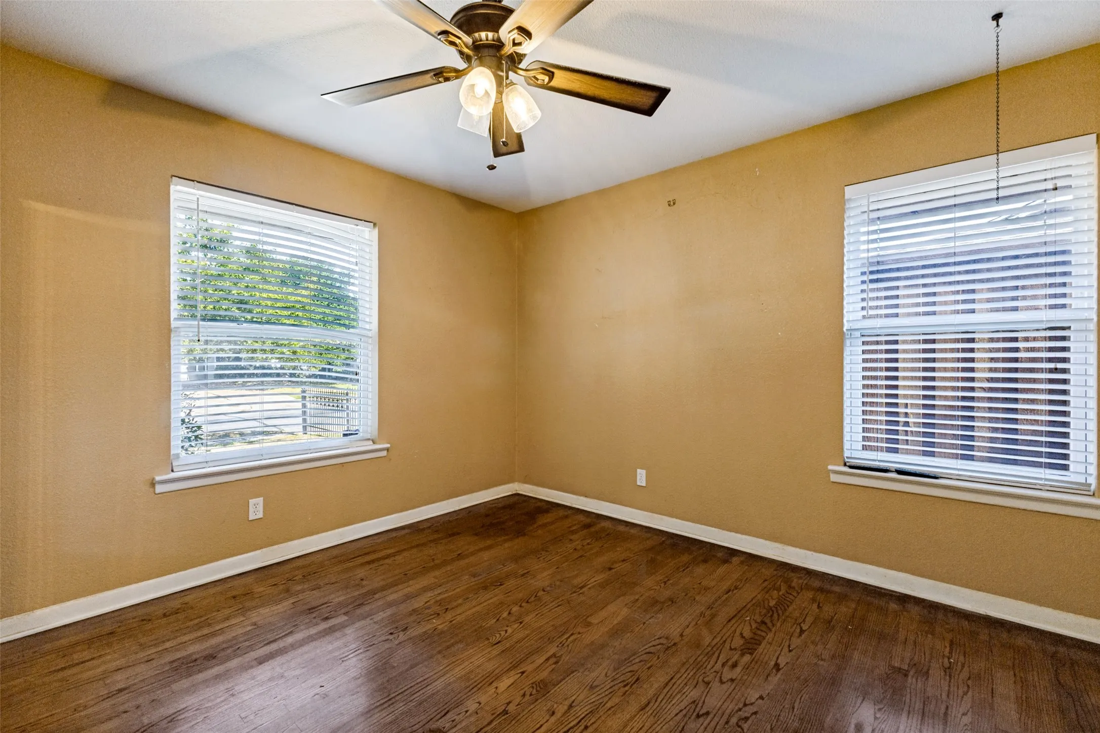 Single Family Residence For Sale in Dallas County , 10248 San Lorenzo Drive, Dallas, Texas 75228, 3 Bedroom, 2 Bathroom, 1 Garage spaces, 1,597 Sqft, built in 1954, mls#21405893, Real Estate Agent in Dallas, Homes For Sale in Dallas county, Homes For Sale in Dallas, Realtor in Dallas Texas, Real Estate Brokerage Independent Realty Texas, Luminita Cordes Realtor