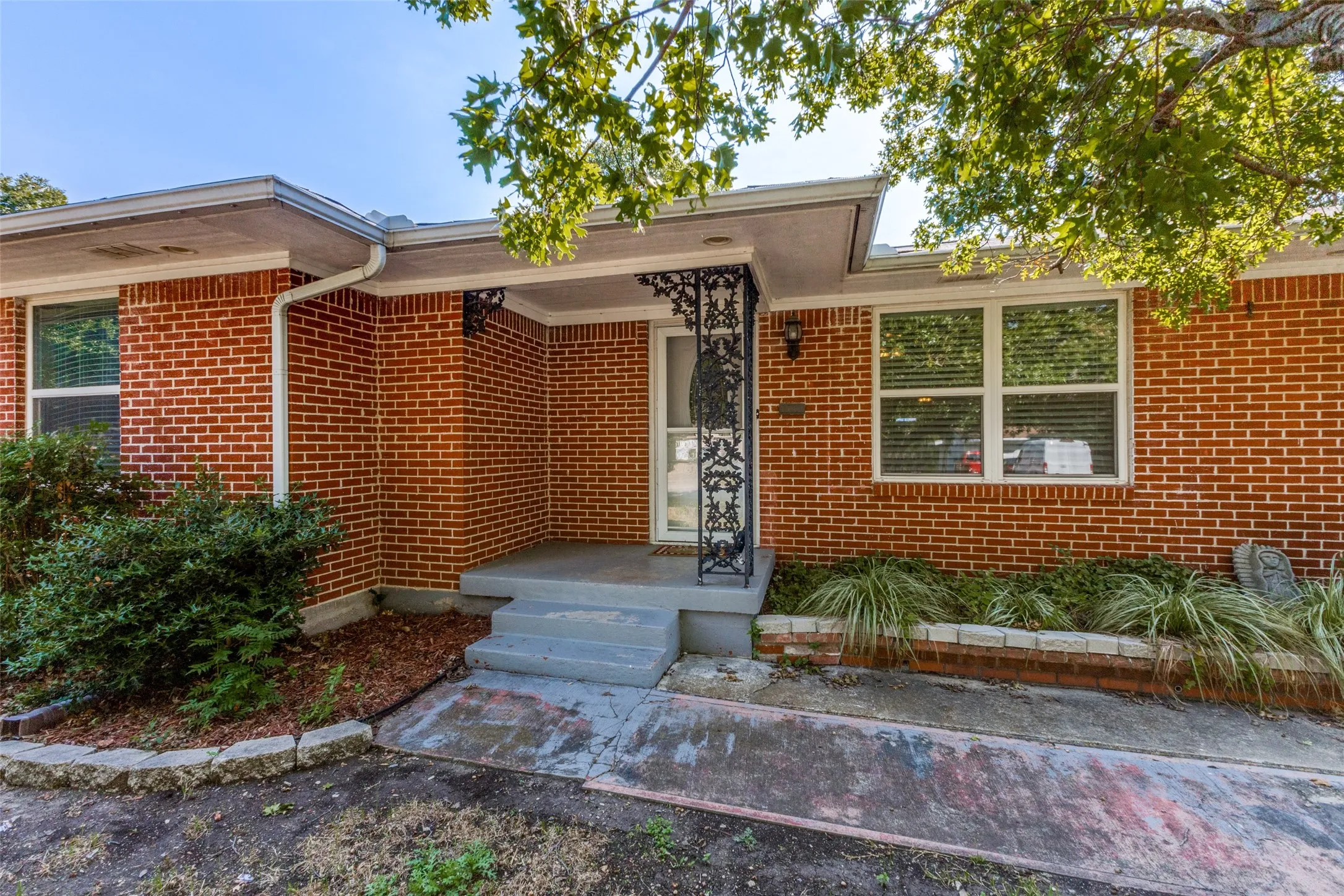 Single Family Residence For Sale in Dallas County , 10248 San Lorenzo Drive, Dallas, Texas 75228, 3 Bedroom, 2 Bathroom, 1 Garage spaces, 1,597 Sqft, built in 1954, mls#21405893, Real Estate Agent in Dallas, Homes For Sale in Dallas county, Homes For Sale in Dallas, Realtor in Dallas Texas, Real Estate Brokerage Independent Realty Texas, Luminita Cordes Realtor