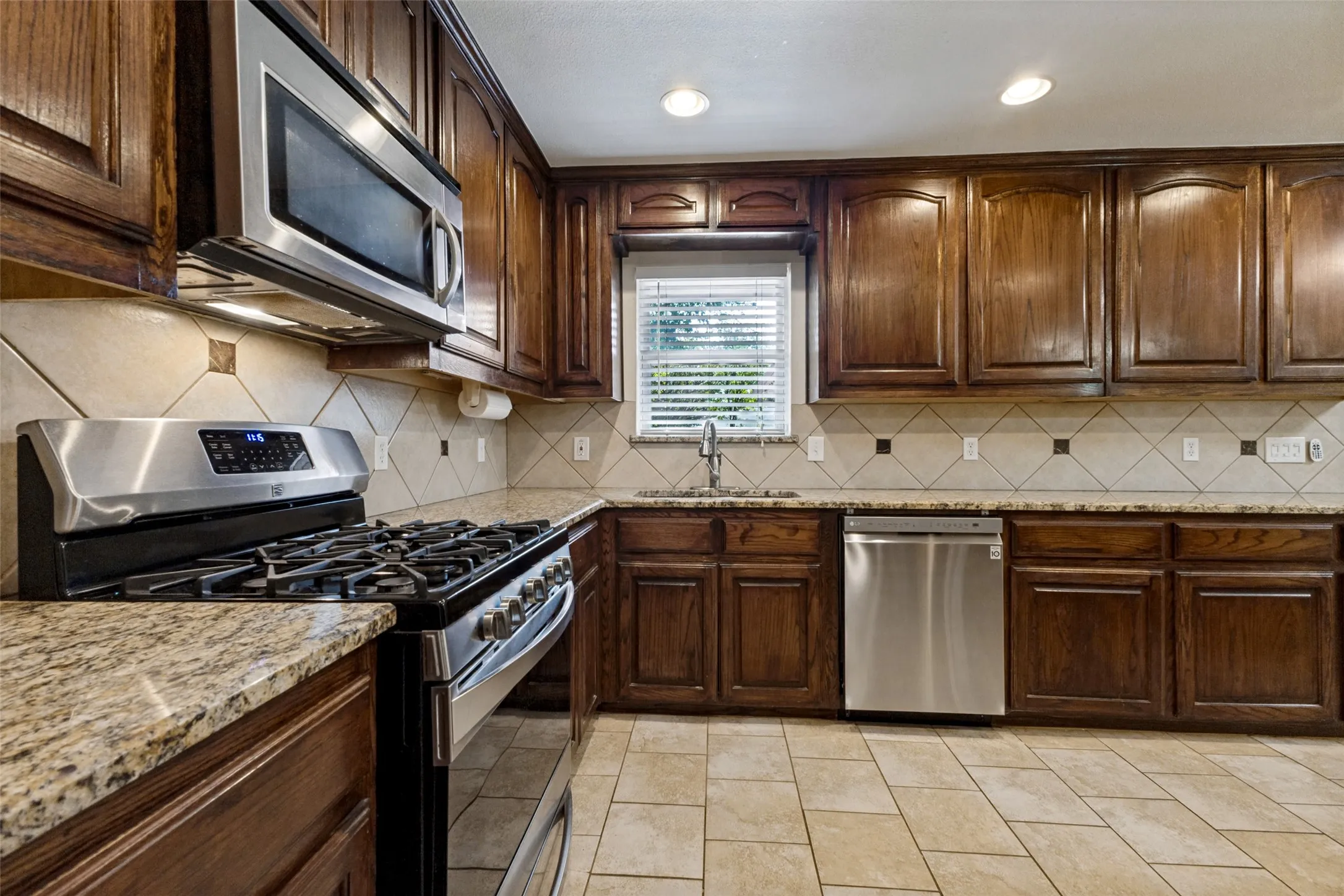 Single Family Residence For Sale in Dallas County , 10248 San Lorenzo Drive, Dallas, Texas 75228, 3 Bedroom, 2 Bathroom, 1 Garage spaces, 1,597 Sqft, built in 1954, mls#21405893, Real Estate Agent in Dallas, Homes For Sale in Dallas county, Homes For Sale in Dallas, Realtor in Dallas Texas, Real Estate Brokerage Independent Realty Texas, Luminita Cordes Realtor