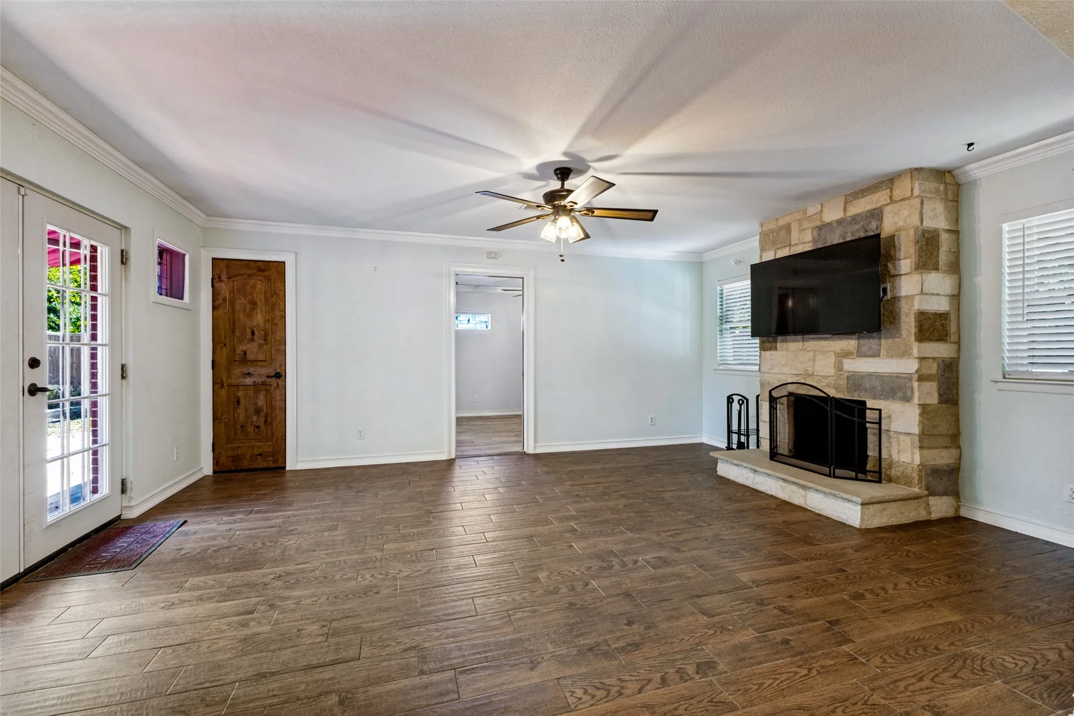 Single Family Residence For Sale in Dallas County , 10248 San Lorenzo Drive, Dallas, Texas 75228, 3 Bedroom, 2 Bathroom, 1 Garage spaces, 1,597 Sqft, built in 1954, mls#21405893, Real Estate Agent in Dallas, Homes For Sale in Dallas county, Homes For Sale in Dallas, Realtor in Dallas Texas, Real Estate Brokerage Independent Realty Texas, Luminita Cordes Realtor