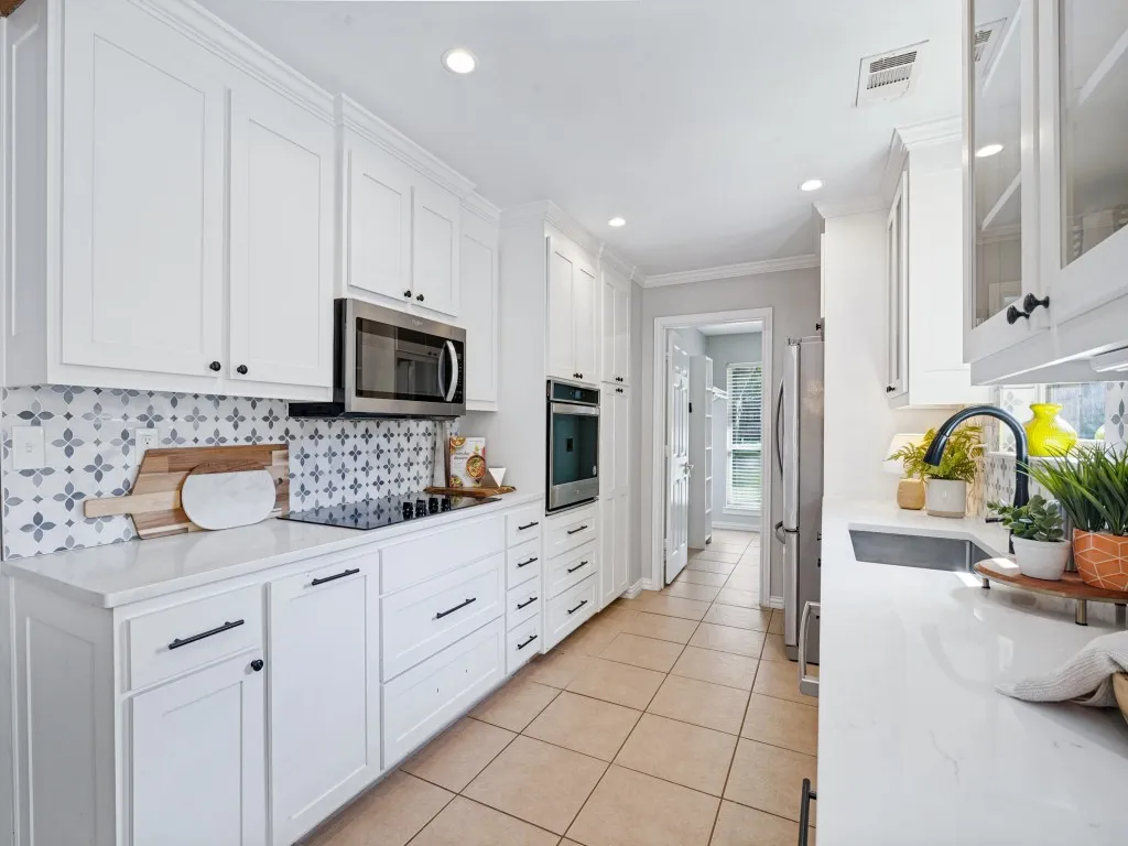 Single Family Residence For Sale in Dallas County , 1811 Centenary Drive, Richardson, Texas 75081, 4 Bedroom, 3 Bathroom, 2 Garage spaces, 2,850 Sqft, built in 1973, mls#21407770, Real Estate Agent in Richardson, Homes For Sale in Dallas county, Homes For Sale in Richardson, Realtor in Richardson Texas, Real Estate Brokerage Independent Realty Texas, Luminita Cordes Realtor