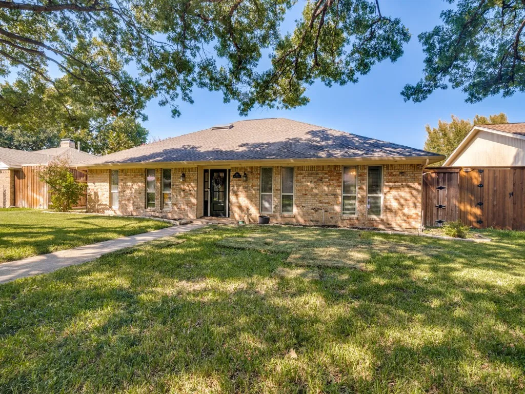 Single Family Residence For Sale in Dallas County , 1811 Centenary Drive, Richardson, Texas 75081, 4 Bedroom, 3 Bathroom, 2 Garage spaces, 2,850 Sqft, built in 1973, mls#21407770, Real Estate Agent in Richardson, Homes For Sale in Dallas county, Homes For Sale in Richardson, Realtor in Richardson Texas, Real Estate Brokerage Independent Realty Texas, Luminita Cordes Realtor