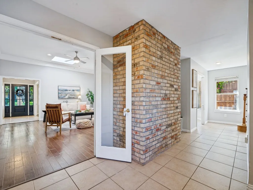 Single Family Residence For Sale in Dallas County , 1811 Centenary Drive, Richardson, Texas 75081, 4 Bedroom, 3 Bathroom, 2 Garage spaces, 2,850 Sqft, built in 1973, mls#21407770, Real Estate Agent in Richardson, Homes For Sale in Dallas county, Homes For Sale in Richardson, Realtor in Richardson Texas, Real Estate Brokerage Independent Realty Texas, Luminita Cordes Realtor