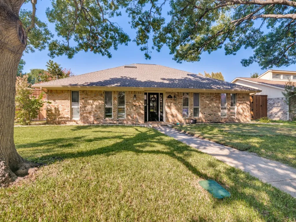 Single Family Residence For Sale in Dallas County , 1811 Centenary Drive, Richardson, Texas 75081, 4 Bedroom, 3 Bathroom, 2 Garage spaces, 2,850 Sqft, built in 1973, mls#21407770, Real Estate Agent in Richardson, Homes For Sale in Dallas county, Homes For Sale in Richardson, Realtor in Richardson Texas, Real Estate Brokerage Independent Realty Texas, Luminita Cordes Realtor