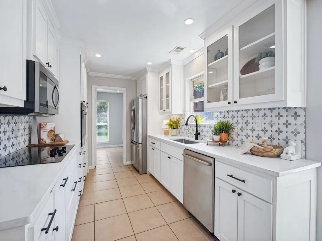Single Family Residence For Sale in Dallas County , 1811 Centenary Drive, Richardson, Texas 75081, 4 Bedroom, 3 Bathroom, 2 Garage spaces, 2,850 Sqft, built in 1973, mls#21407770, Real Estate Agent in Richardson, Homes For Sale in Dallas county, Homes For Sale in Richardson, Realtor in Richardson Texas, Real Estate Brokerage Independent Realty Texas, Luminita Cordes Realtor