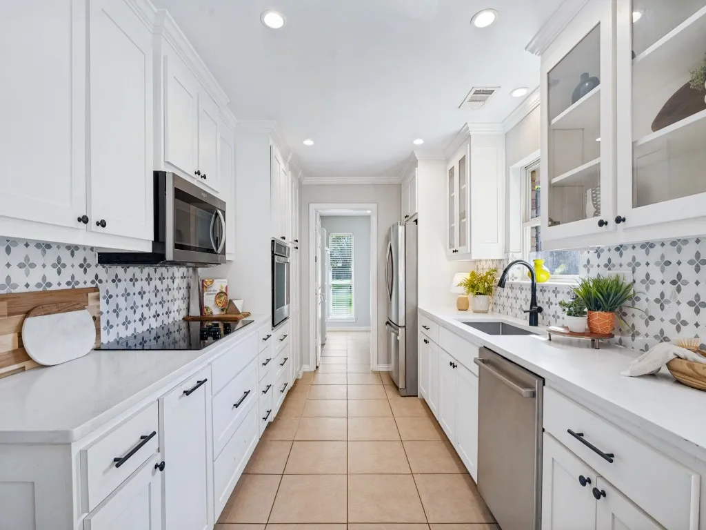 Single Family Residence For Sale in Dallas County , 1811 Centenary Drive, Richardson, Texas 75081, 4 Bedroom, 3 Bathroom, 2 Garage spaces, 2,850 Sqft, built in 1973, mls#21407770, Real Estate Agent in Richardson, Homes For Sale in Dallas county, Homes For Sale in Richardson, Realtor in Richardson Texas, Real Estate Brokerage Independent Realty Texas, Luminita Cordes Realtor