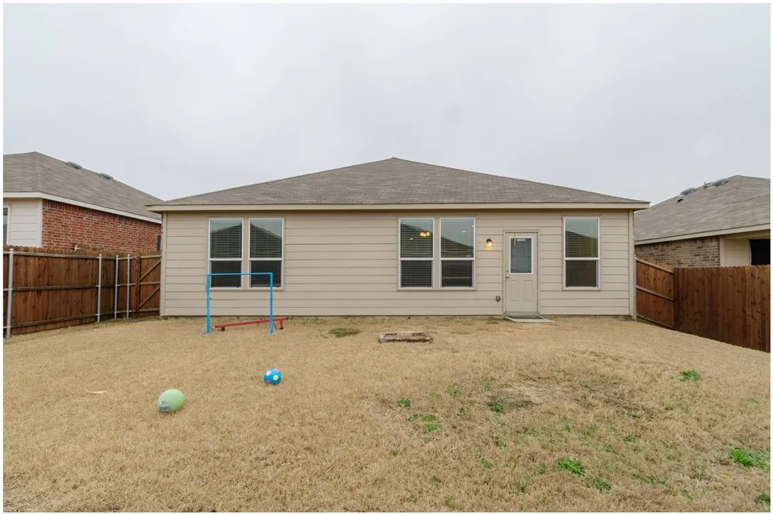 Single Family Residence For Rent in Tarrant County , 2405 Gelbray Place, Fort Worth, Texas 76131, 3 Bedroom, 2 Bathroom, 2 Garage spaces, 1,621 Sqft, built in 2013, mls#21408061, Real Estate Agent in Fort Worth, Homes For Rent in Tarrant county, Homes For Rent in Fort Worth, Realtor in Fort Worth Texas, Real Estate Brokerage Independent Realty Texas, Luminita Cordes Realtor