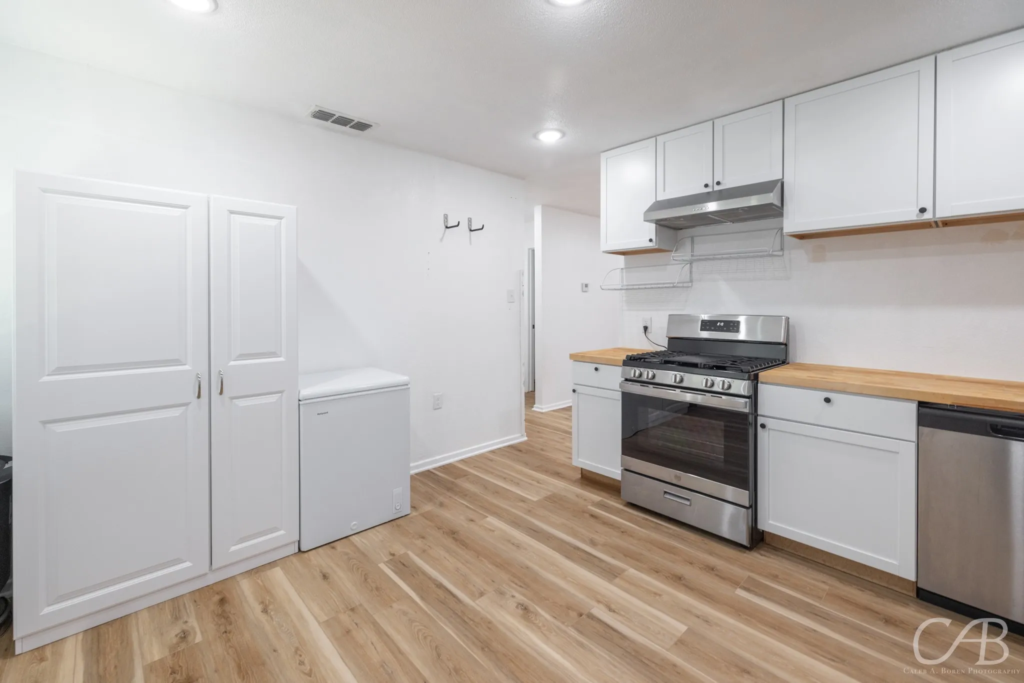 Single Family Residence For Rent in Taylor County , 2217 Bel Air Drive, Abilene, Texas 79603, 3 Bedroom, 2 Bathroom, Garage spaces, 1,248 Sqft, built in 1960, mls#21408041, Real Estate Agent in Abilene, Homes For Rent in Taylor county, Homes For Rent in Abilene, Realtor in Abilene Texas, Real Estate Brokerage Independent Realty Texas, Luminita Cordes Realtor